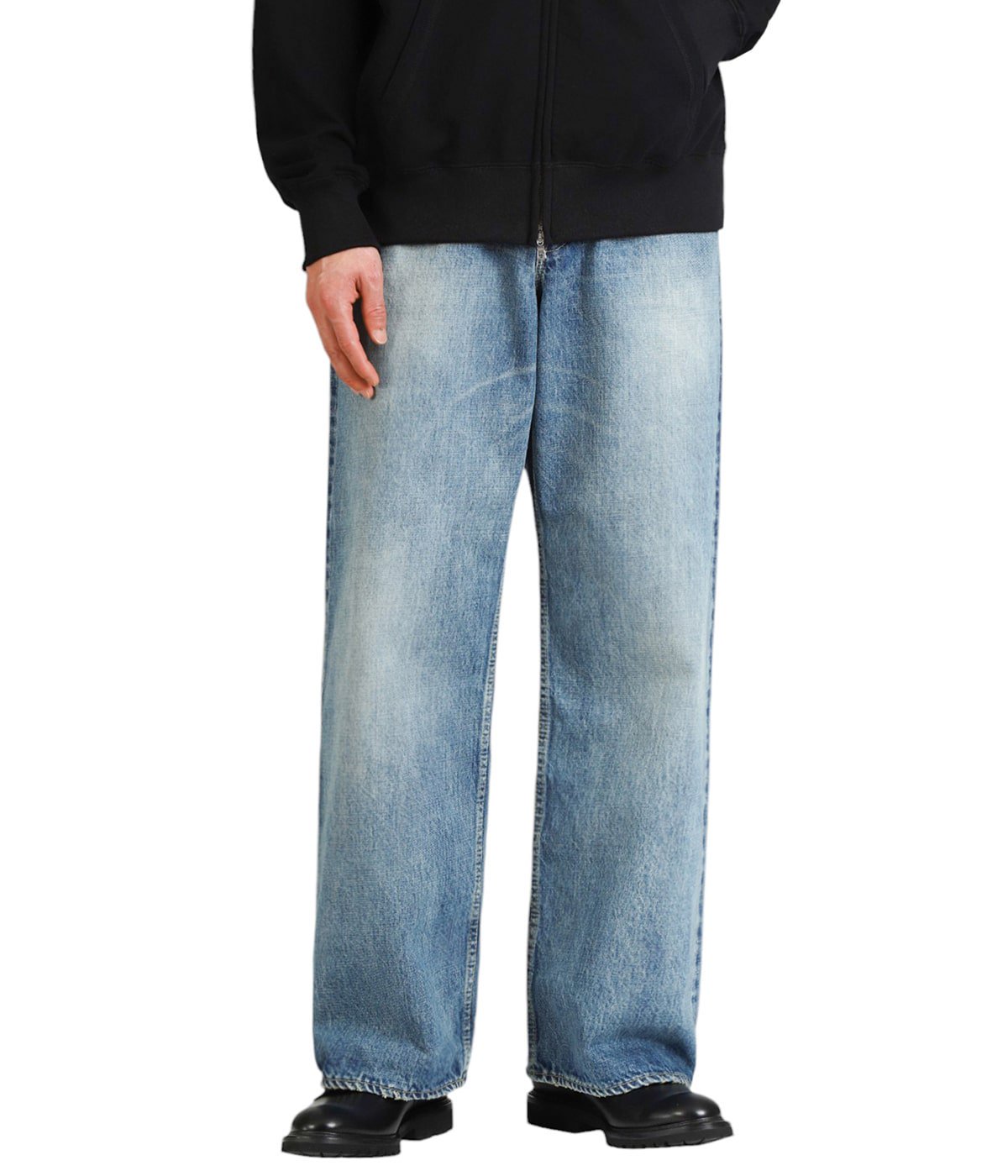 model（175cm / 60kg）B85 W75 H92 着用サイズ：2(M)