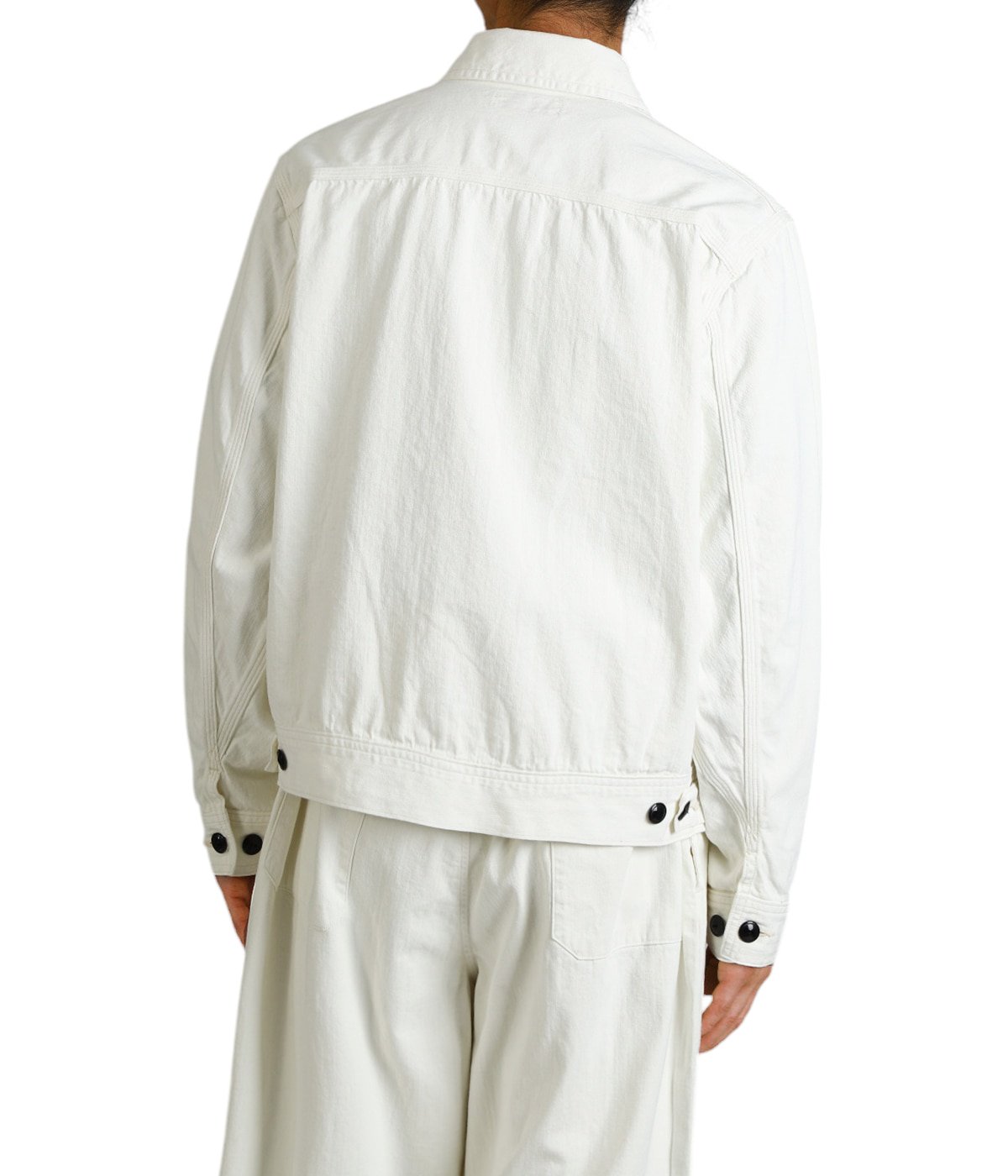 model（175cm / 60kg）B85 W75 H92 着用サイズ：2(M)