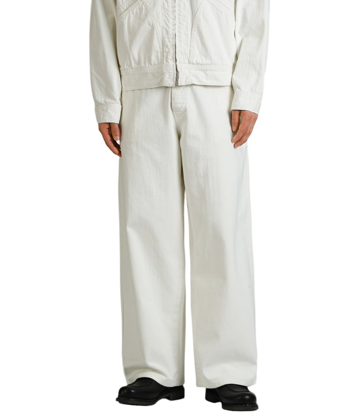 model（175cm / 60kg）B85 W75 H92 着用サイズ：2(M)