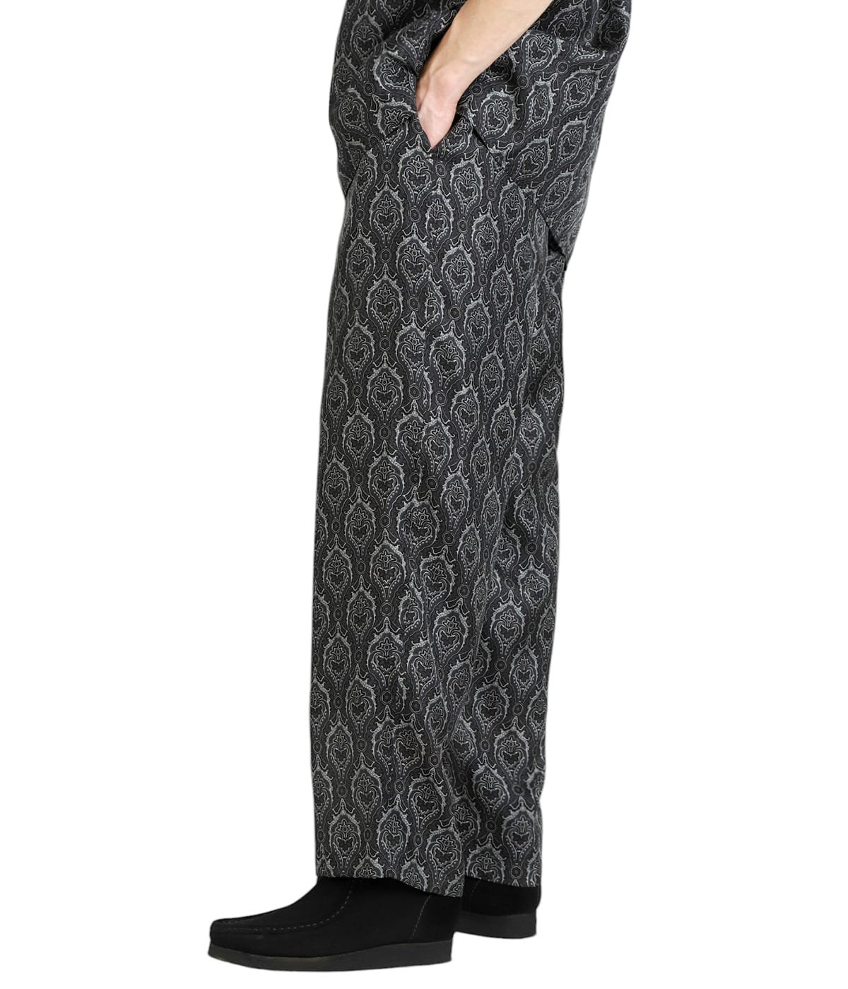 model（175cm / 60kg）B85 W75 H92 着用サイズ：2(M)
