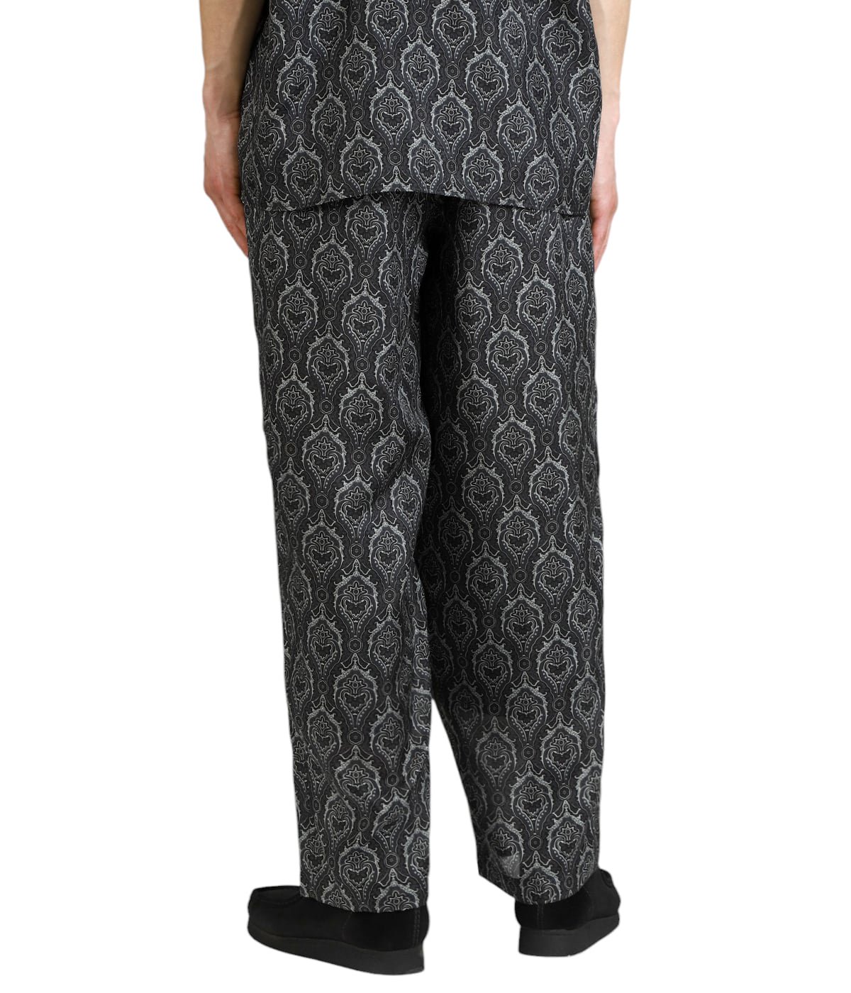 model（175cm / 60kg）B85 W75 H92 着用サイズ：2(M)