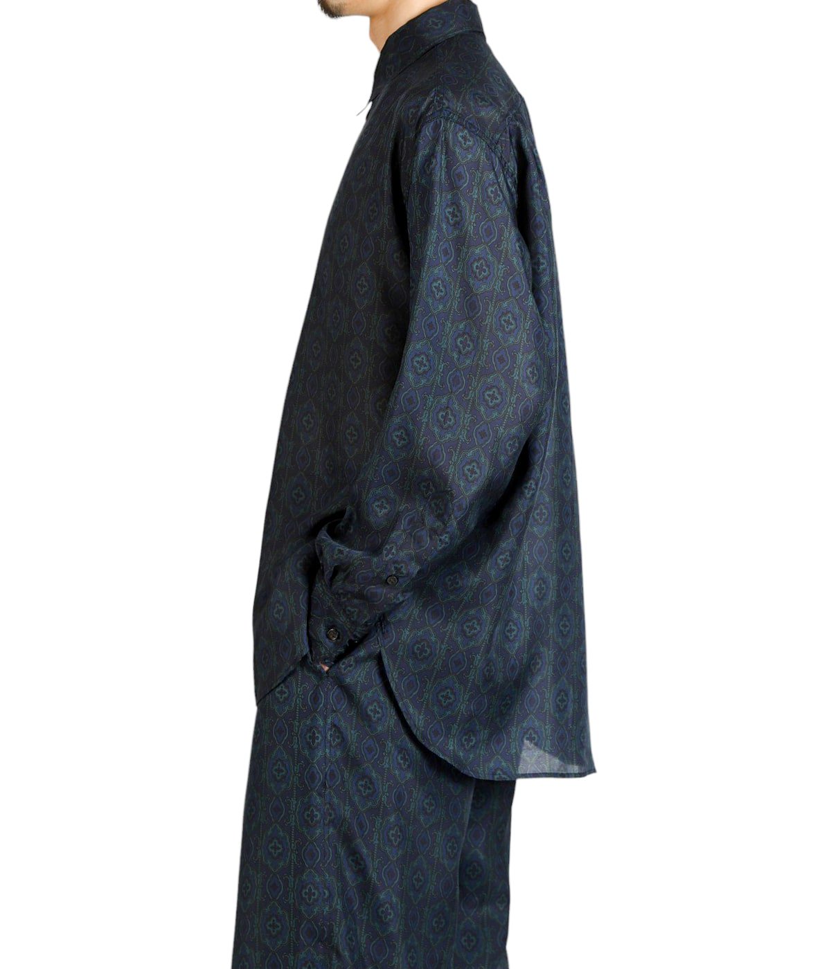 model（175cm / 60kg）B85 W75 H92 着用サイズ：2(M)