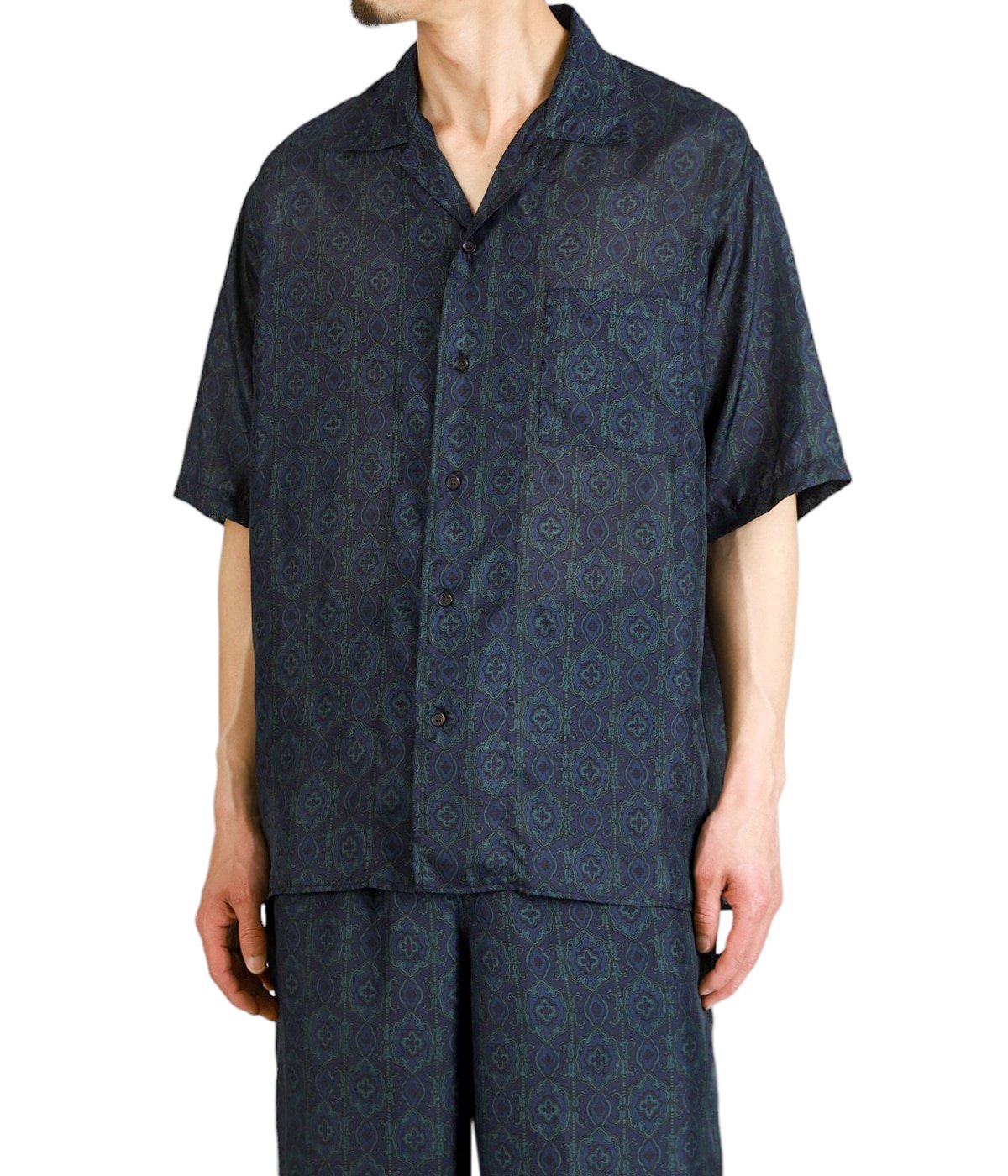 model（175cm / 60kg）B85 W75 H92 着用サイズ：2(M)