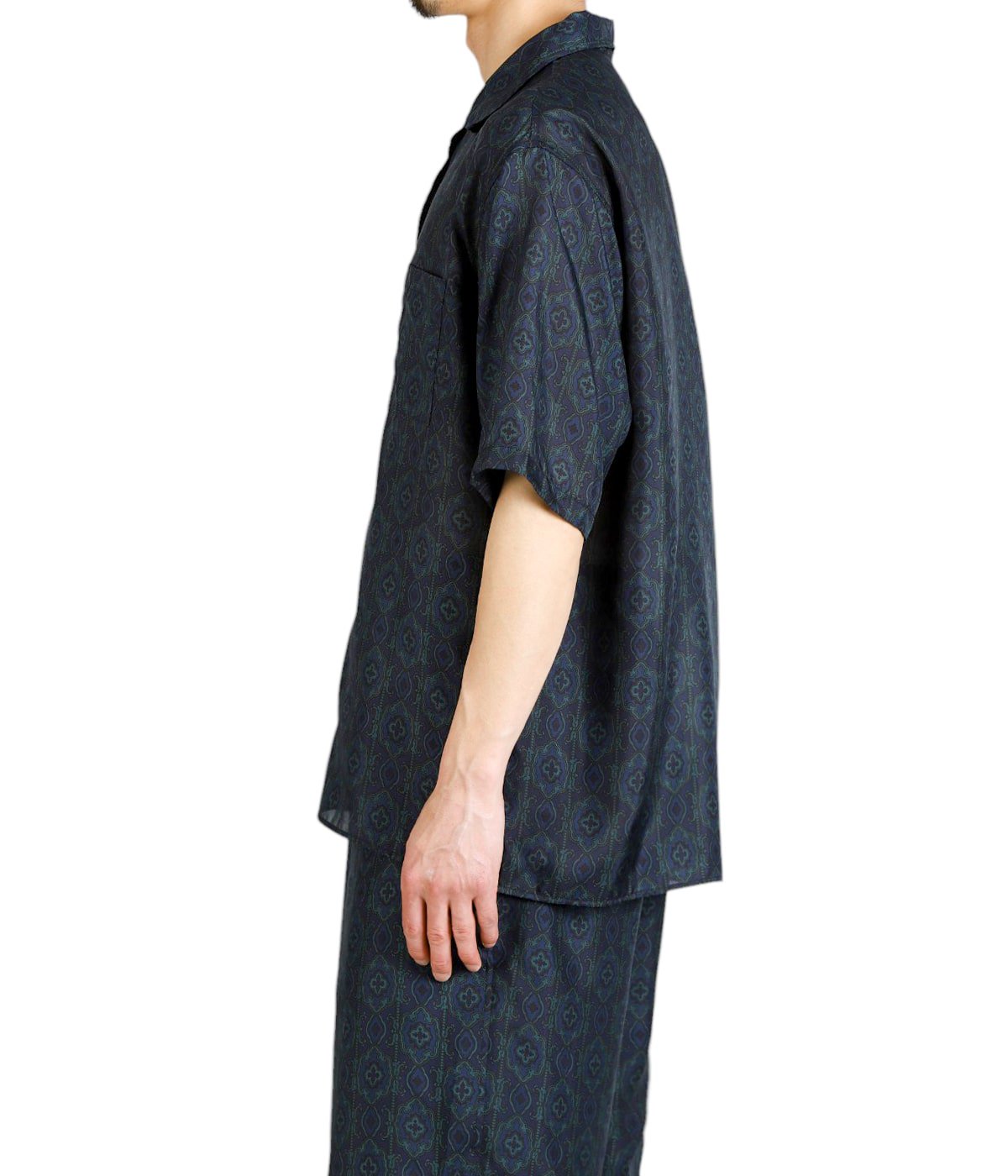 model（175cm / 60kg）B85 W75 H92 着用サイズ：2(M)
