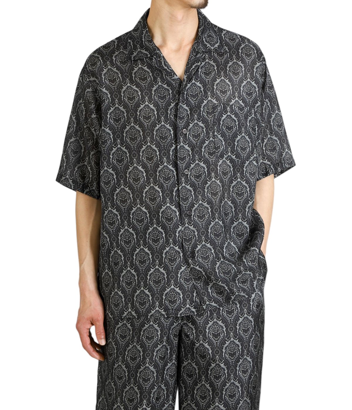 model（175cm / 60kg）B85 W75 H92 着用サイズ：2(M)