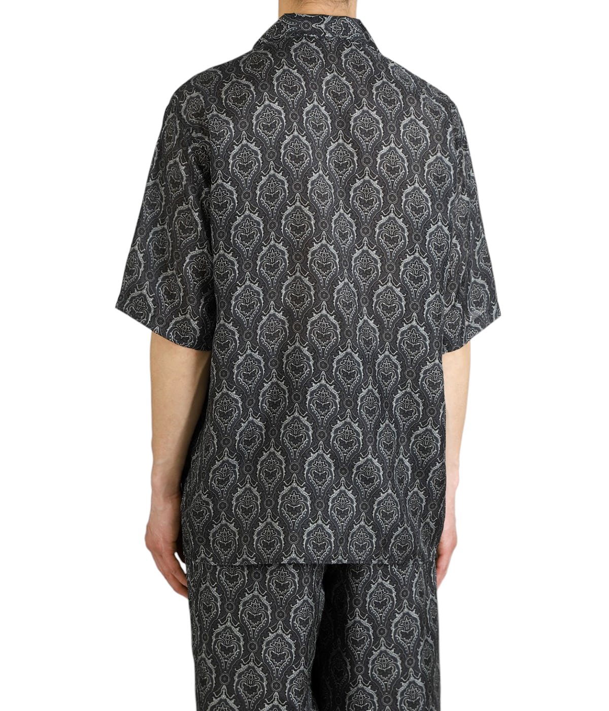 model（175cm / 60kg）B85 W75 H92 着用サイズ：2(M)