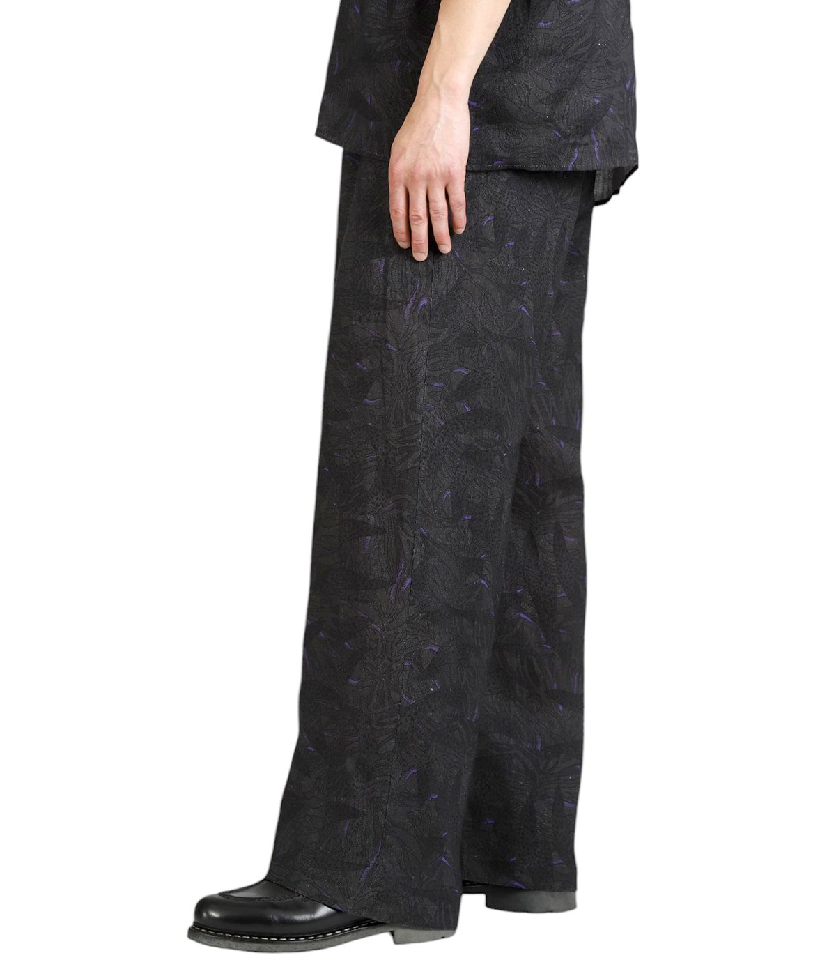 model（175cm / 60kg）B85 W75 H92 着用サイズ：2(M)