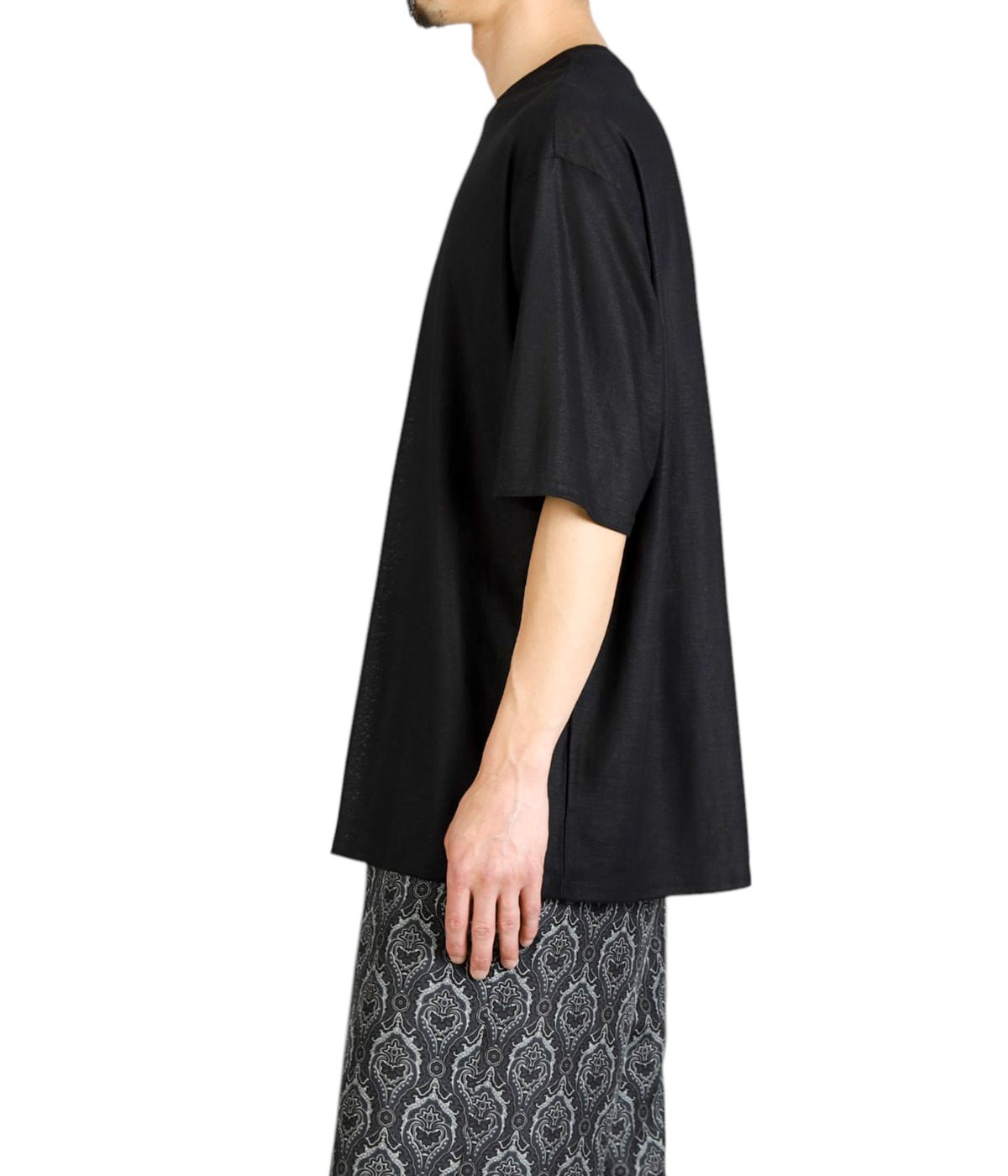 model（175cm / 60kg）B85 W75 H92 着用サイズ：2(M)