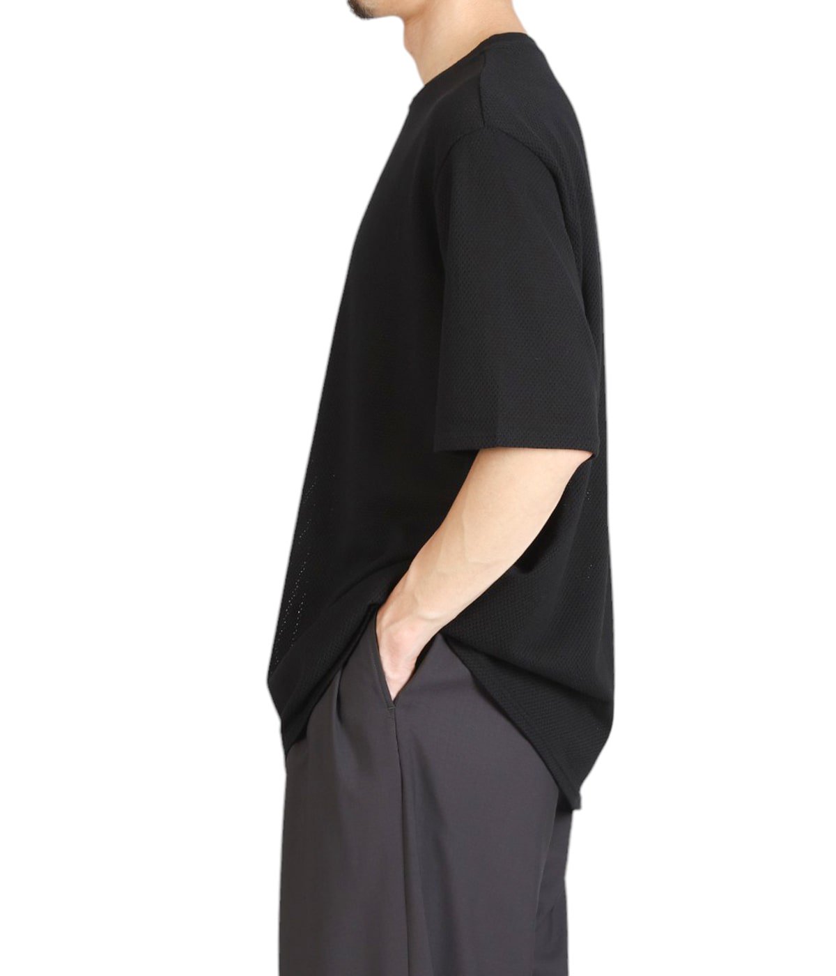 model（175cm / 60kg）B85 W75 H92 着用サイズ：2(M)