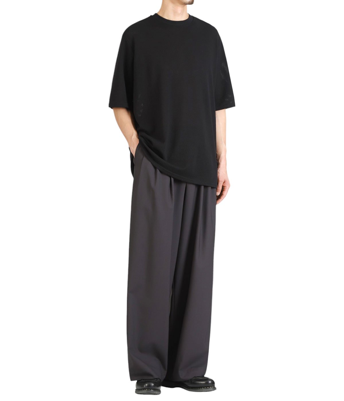 model（175cm / 60kg）B85 W75 H92 着用サイズ：2(M)