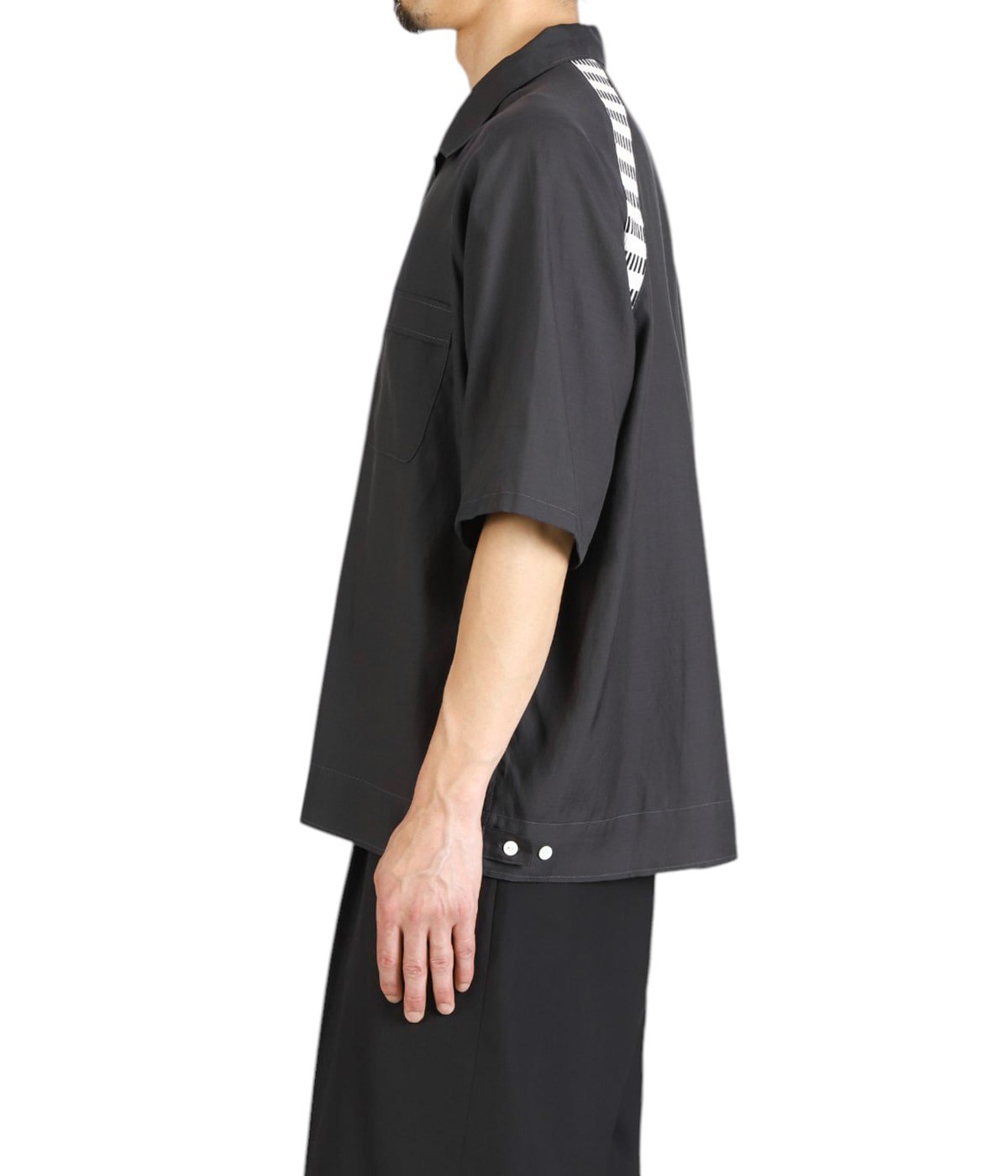 model(175cm / 60kg)B85 W75 H92 着用サイズ：2(M)