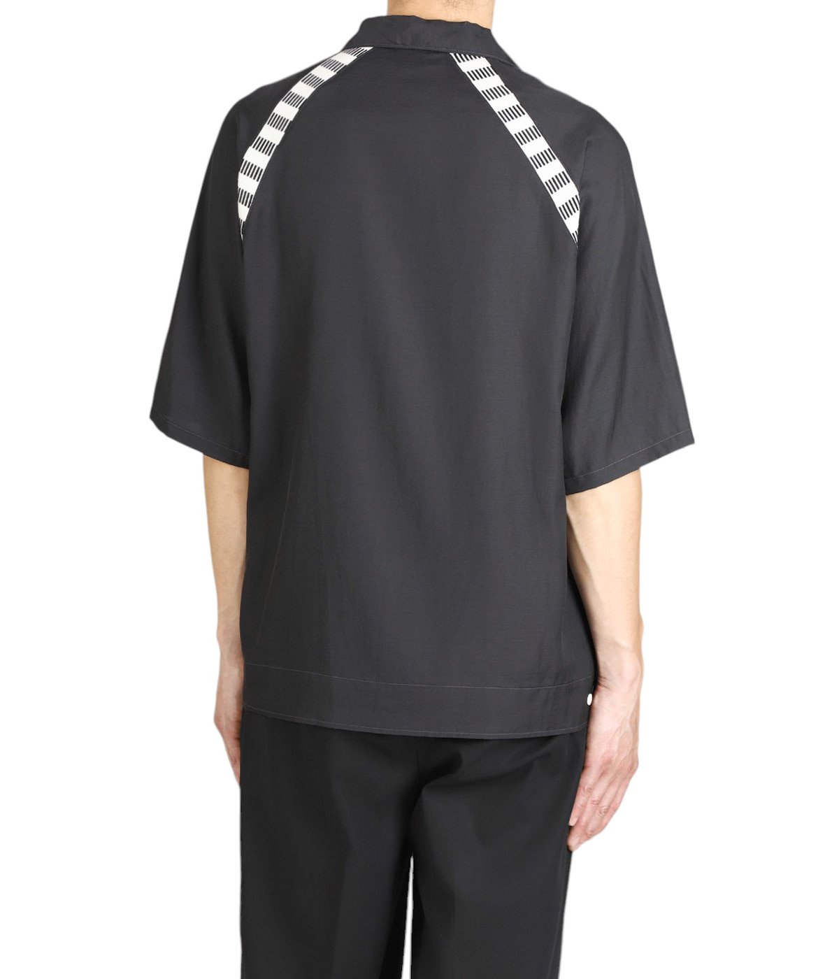 model(175cm / 60kg)B85 W75 H92 着用サイズ：2(M)