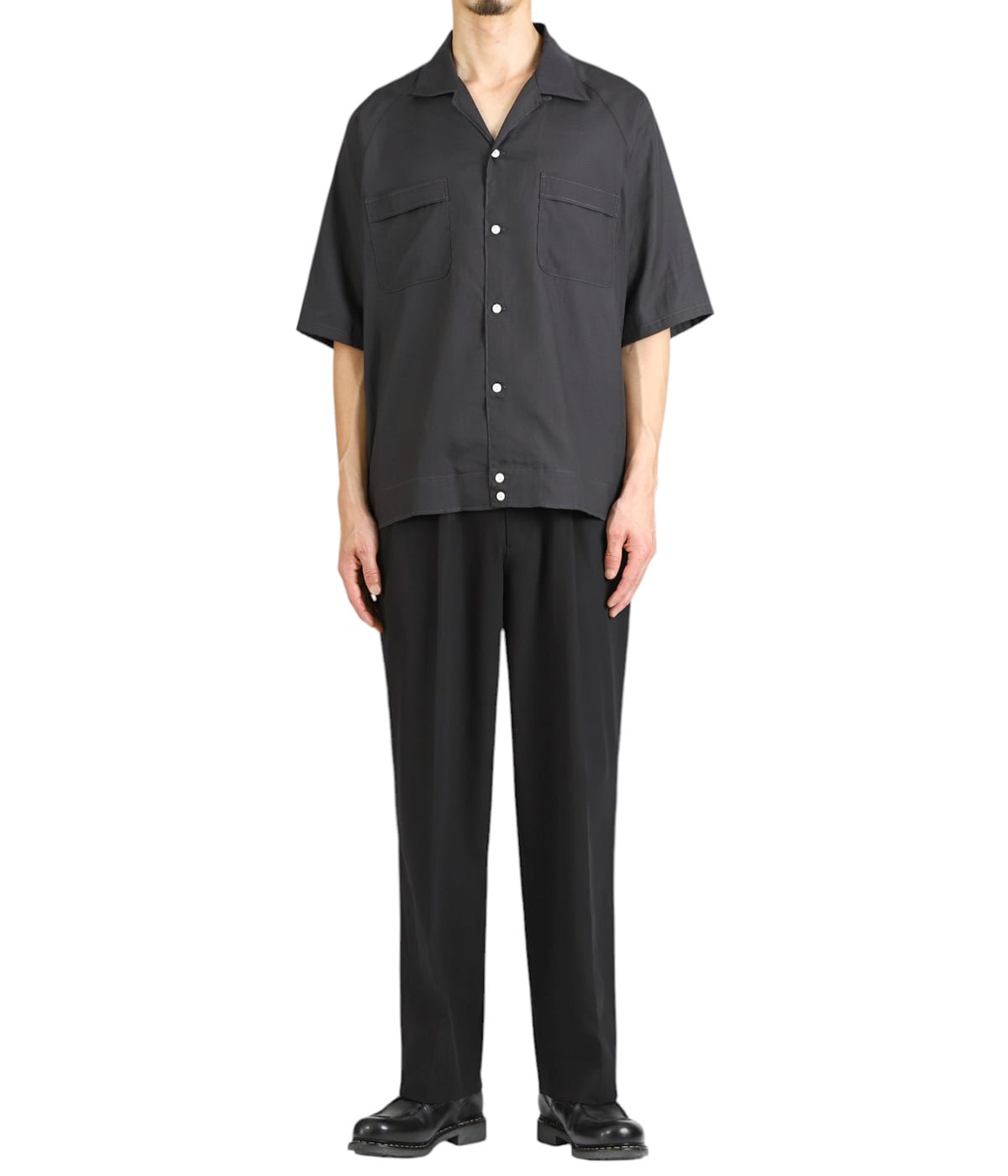 model(175cm / 60kg)B85 W75 H92 着用サイズ：2(M)