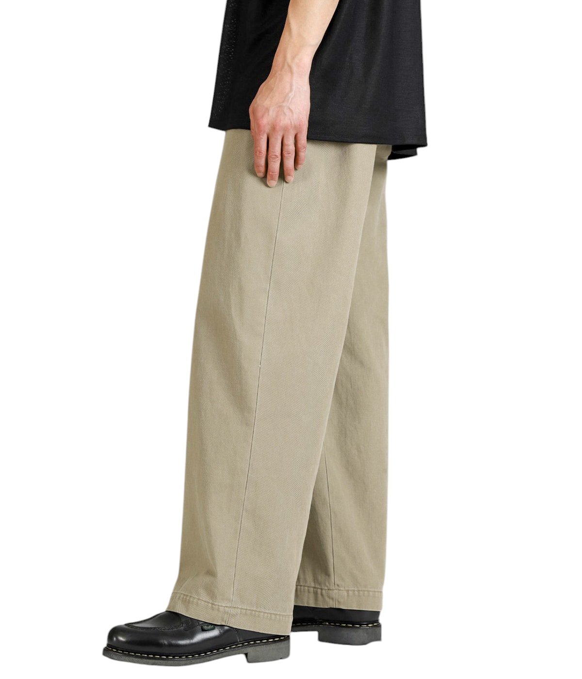 model（175cm / 60kg）B85 W75 H92 着用サイズ：2(M)