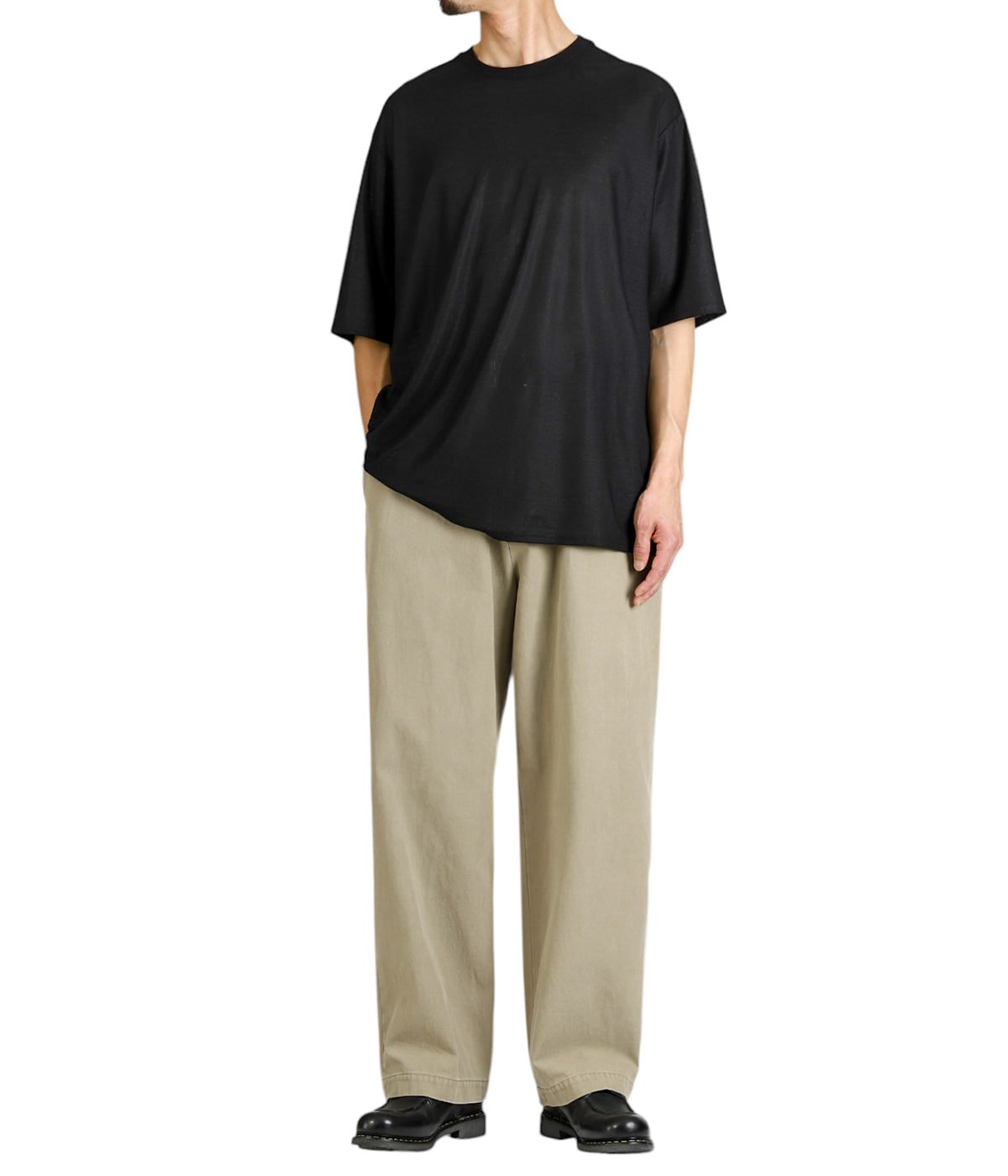 model（175cm / 60kg）B85 W75 H92 着用サイズ：2(M)