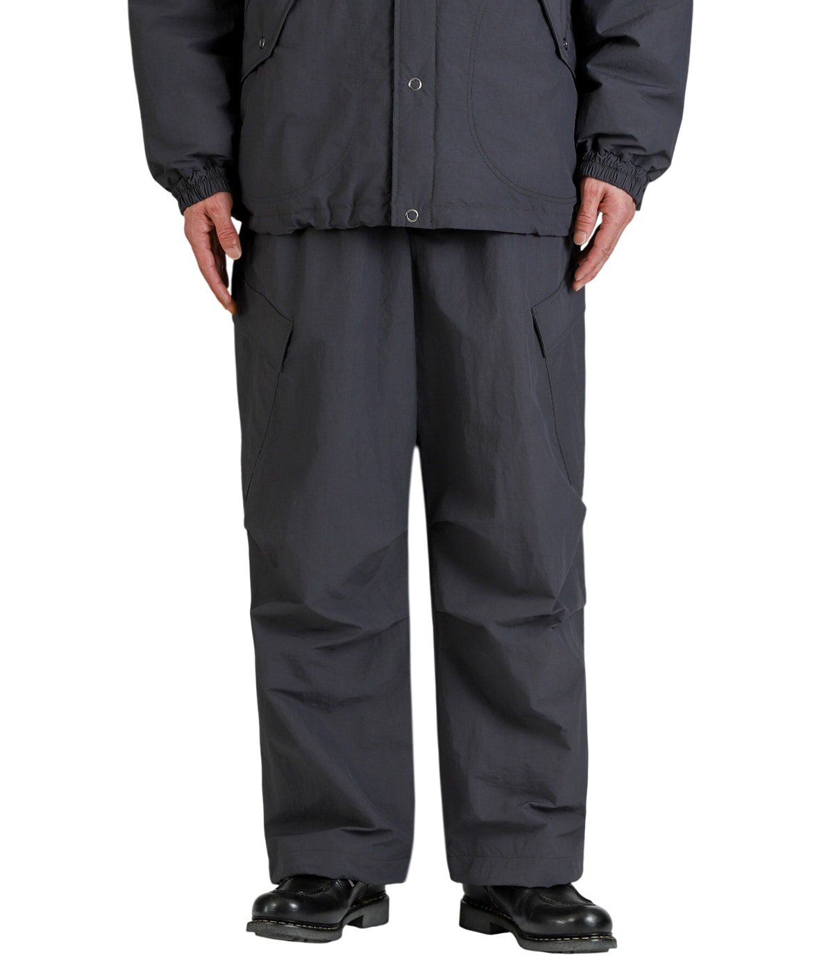 model（175cm / 60kg）B85 W75 H92 着用サイズ：2(M)