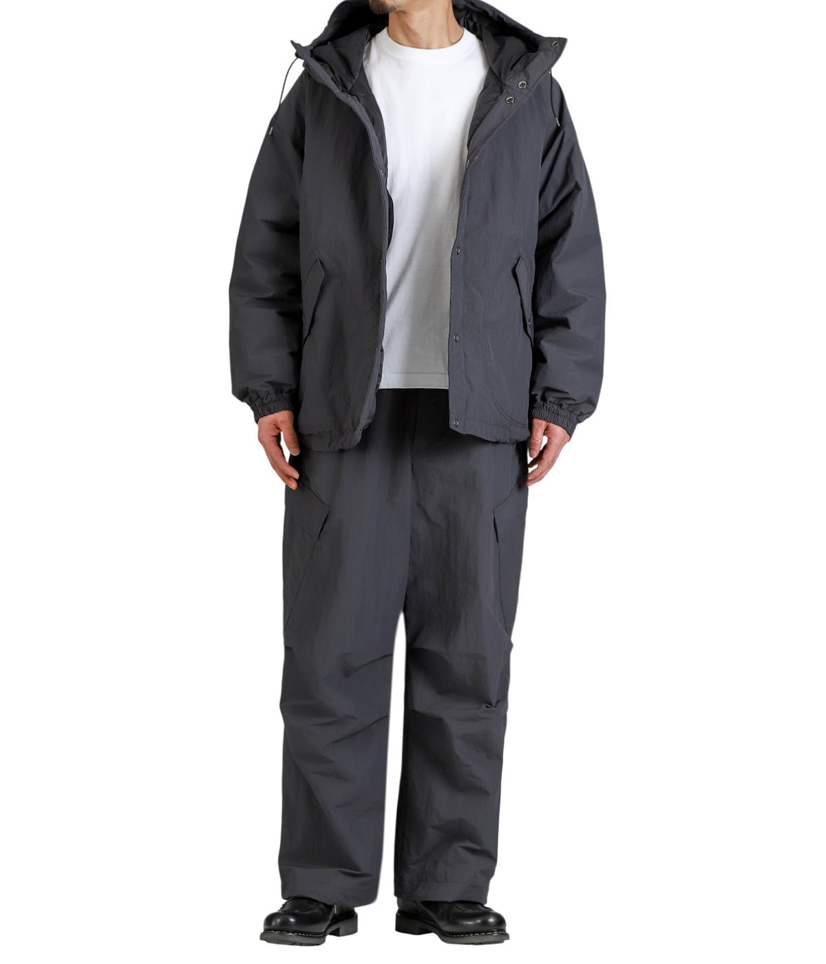 JACKET：別注 PUFFED SNOW PARKA を着用