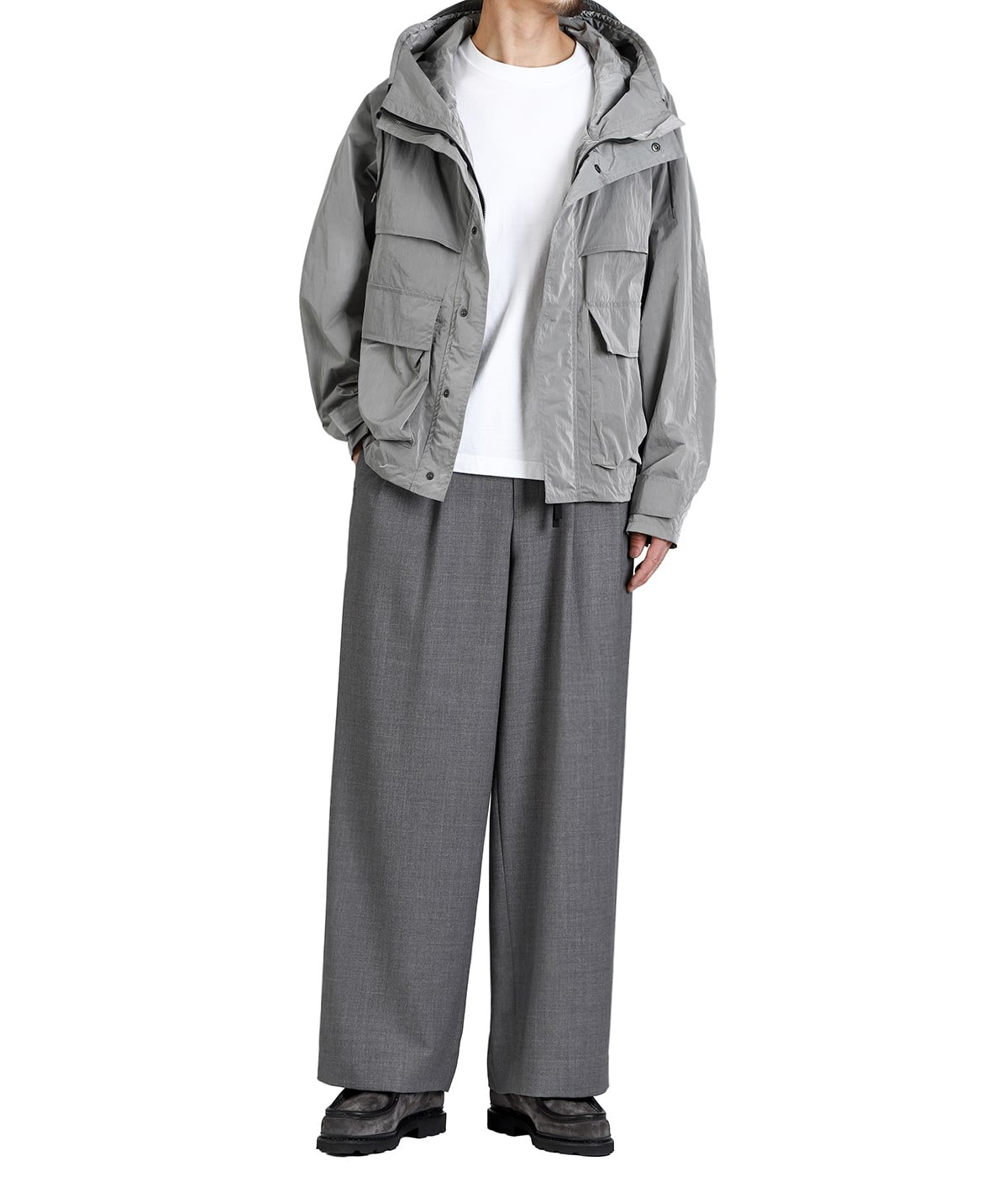 model(175cm / 60kg)B85 W75 H92 着用サイズ：2(M)