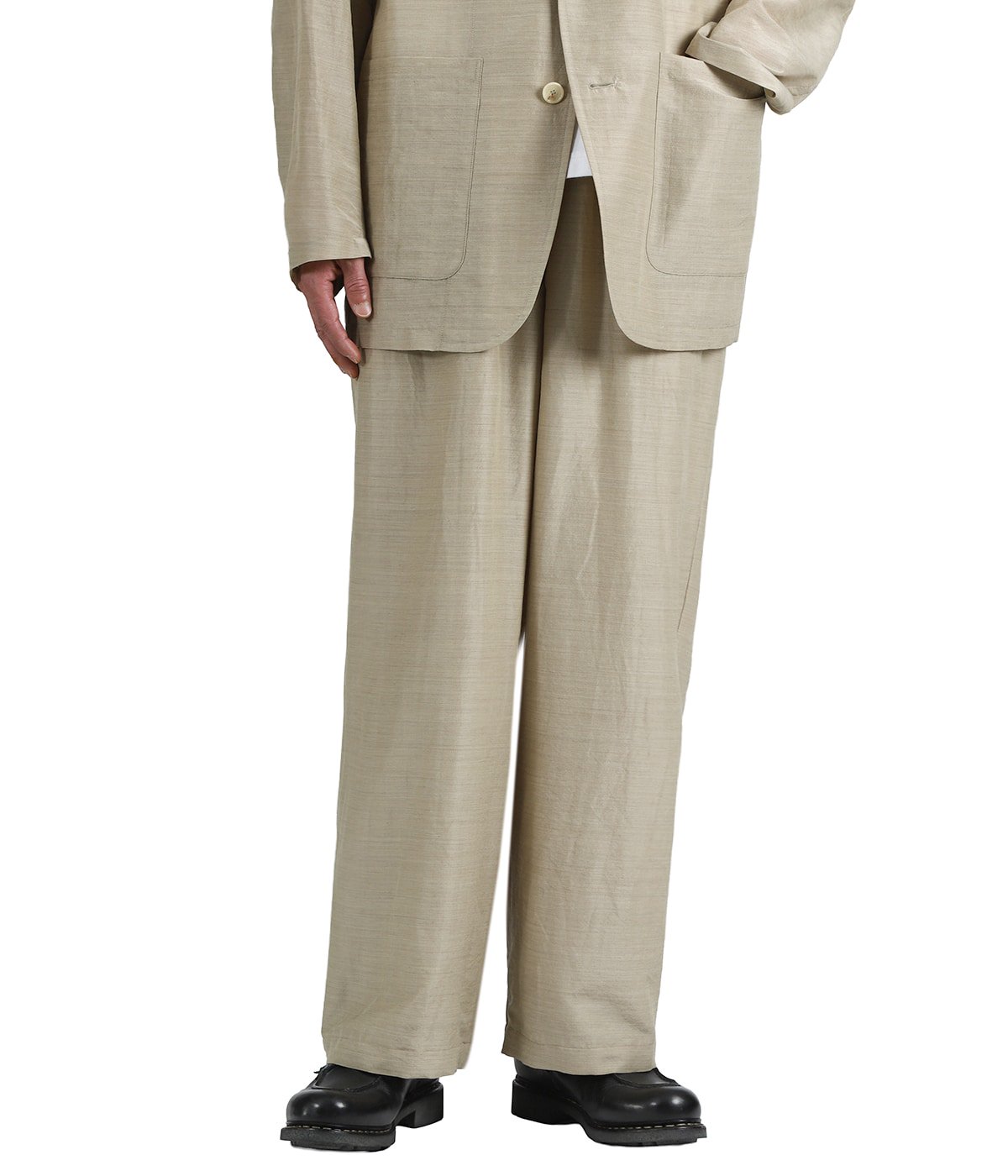 model（175cm / 60kg）B85 W75 H92 着用サイズ：2(M)