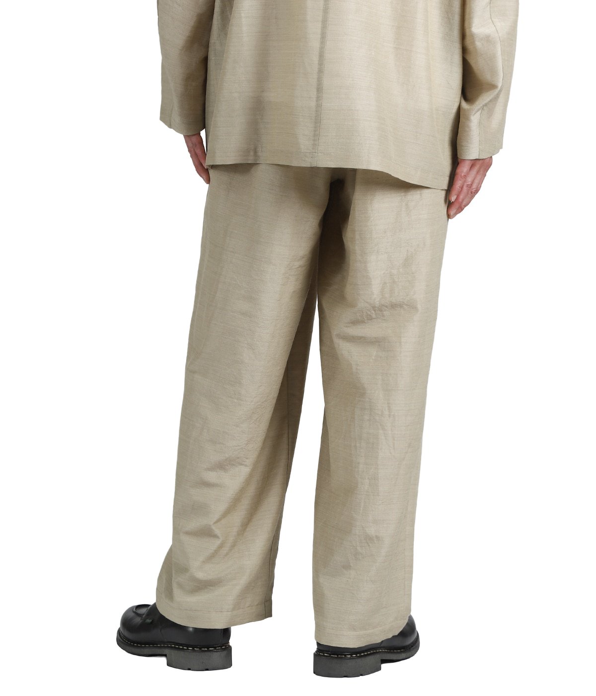 model（175cm / 60kg）B85 W75 H92 着用サイズ：2(M)