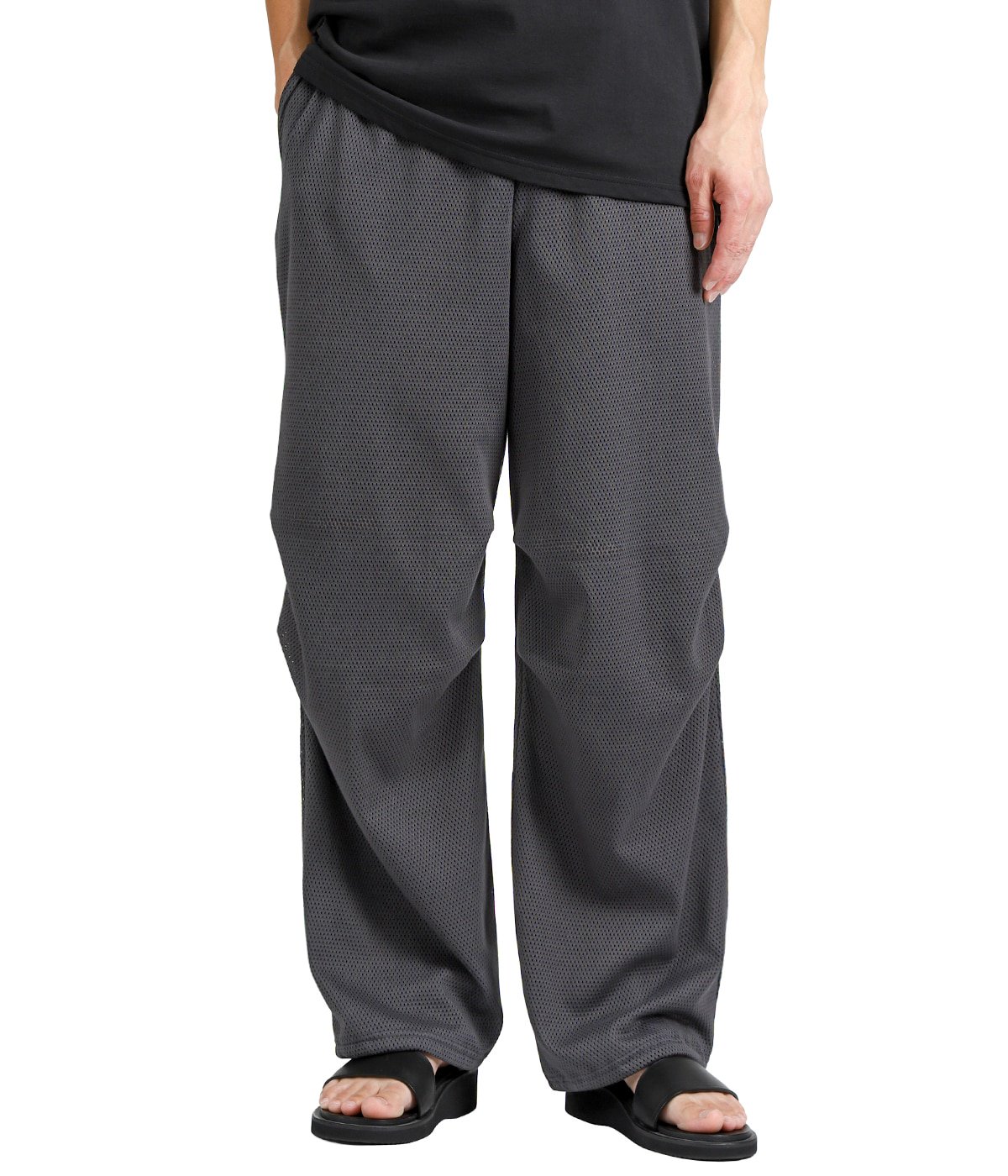 model(175cm / 60kg)B85 W75 H92 着用サイズ：2(M)