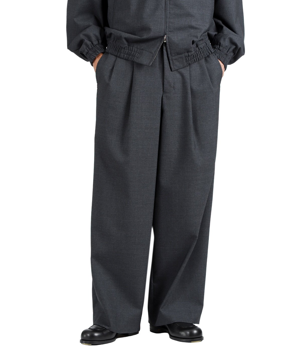 model(175cm / 60kg)B85 W75 H92 着用サイズ：2(M)