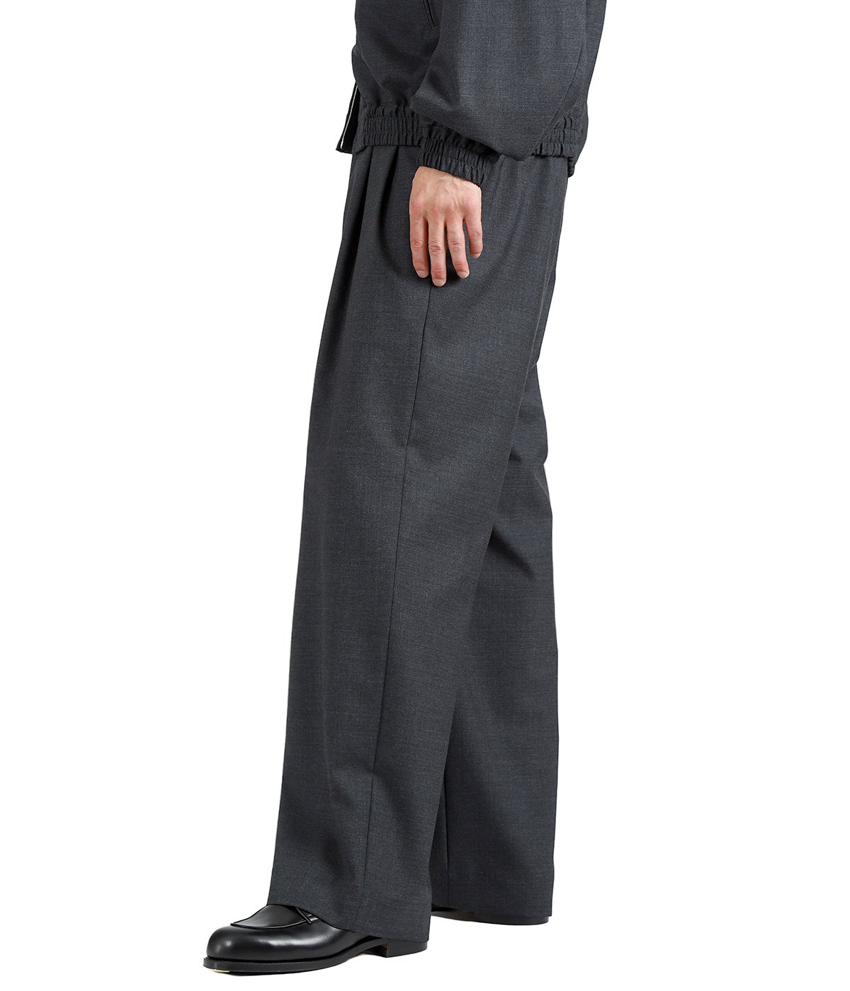 model(175cm / 60kg)B85 W75 H92 着用サイズ：2(M)