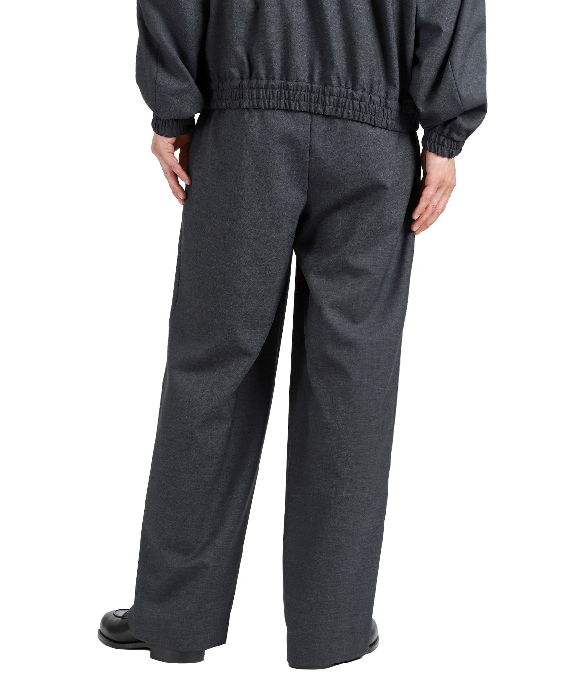 model(175cm / 60kg)B85 W75 H92 着用サイズ：2(M)