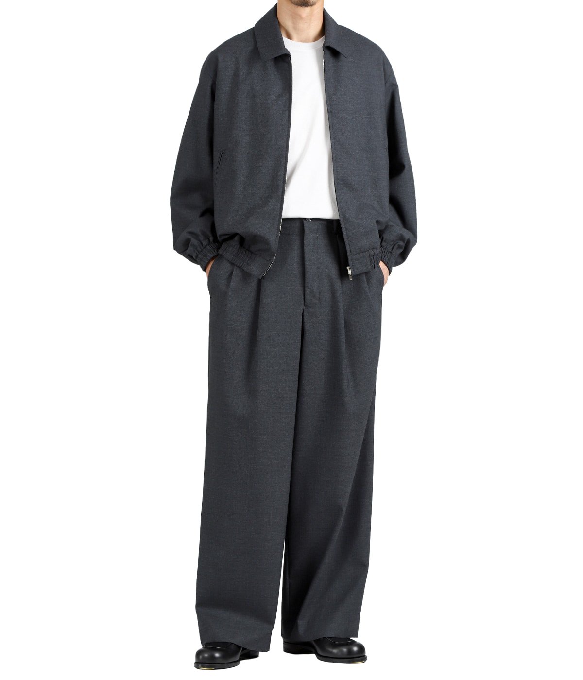 TOPS：別注 ZIP BLOUSON -2/60 WOOL TROPICAL MELANGE- を着用