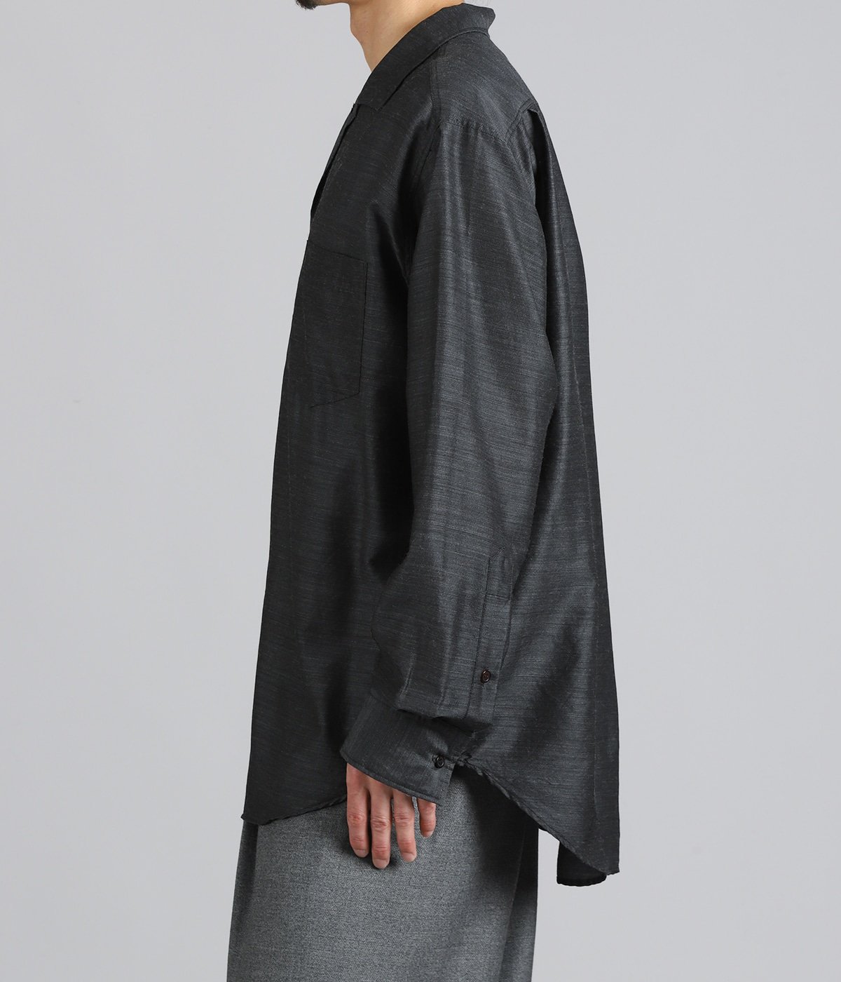 model（175cm / 60kg）B85 W75 H92 着用サイズ：2(M)