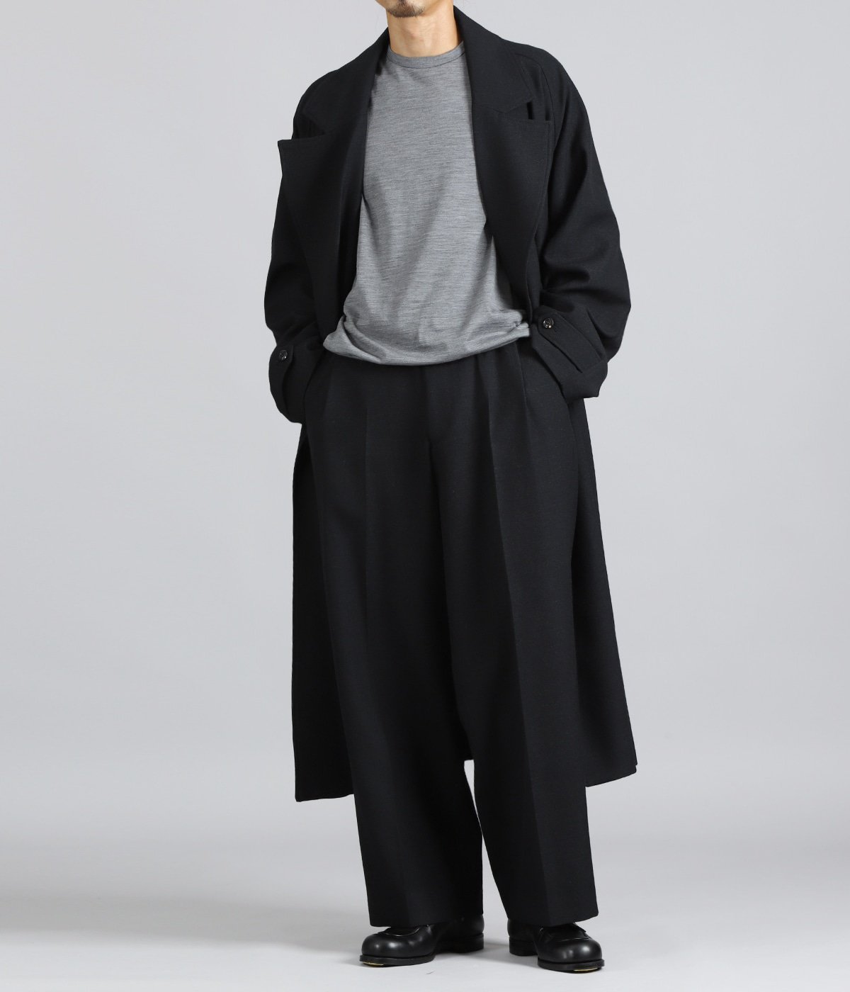 SINGLE PLEAT WIDE TROUSERS -TUMBLED WOOL SERGE- | marka(マーカ