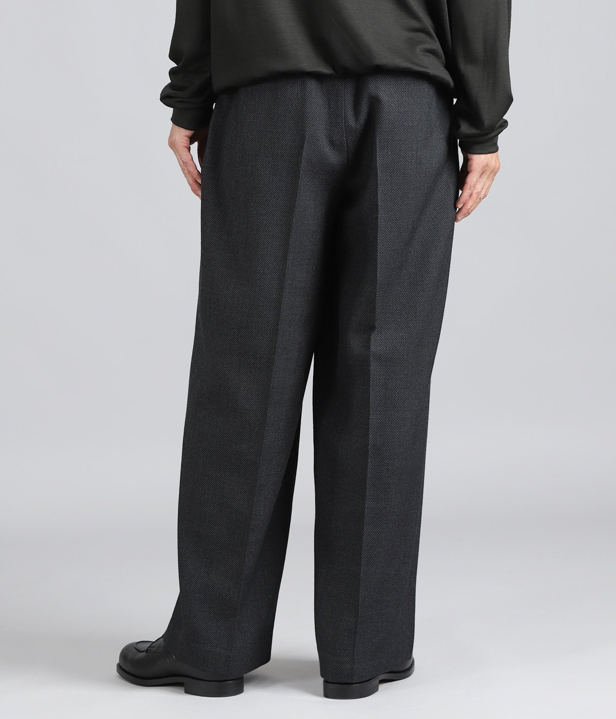 SINGLE PLEAT WIDE TROUSERS -TUMBLED WOOL SERGE- | marka(マーカ