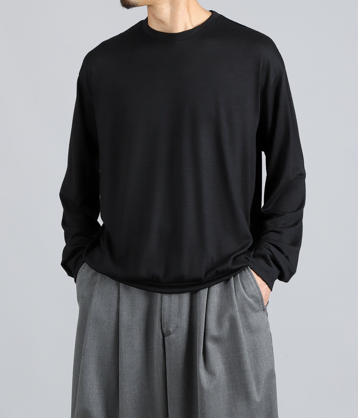 model(175cm / 60kg)B85 W75 H92 着用サイズ：2(M)