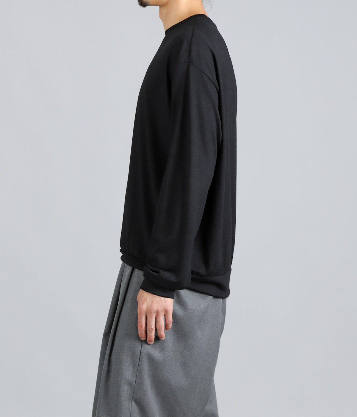 model(175cm / 60kg)B85 W75 H92 着用サイズ：2(M)