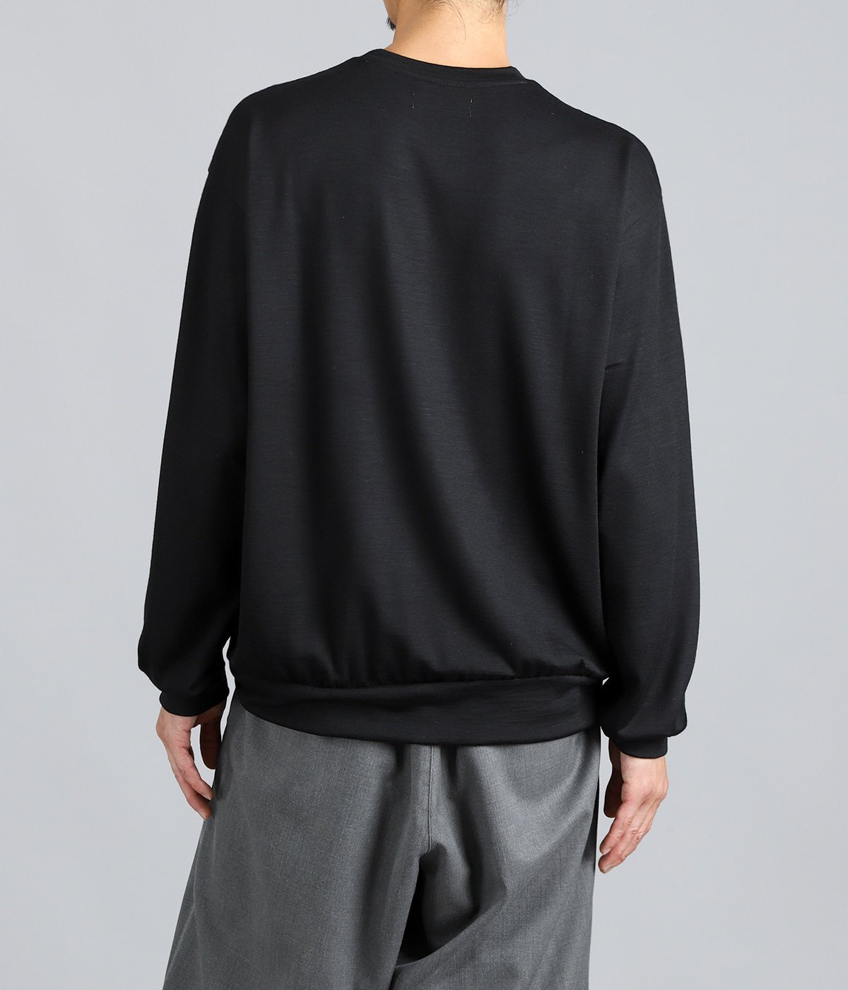 model(175cm / 60kg)B85 W75 H92 着用サイズ：2(M)