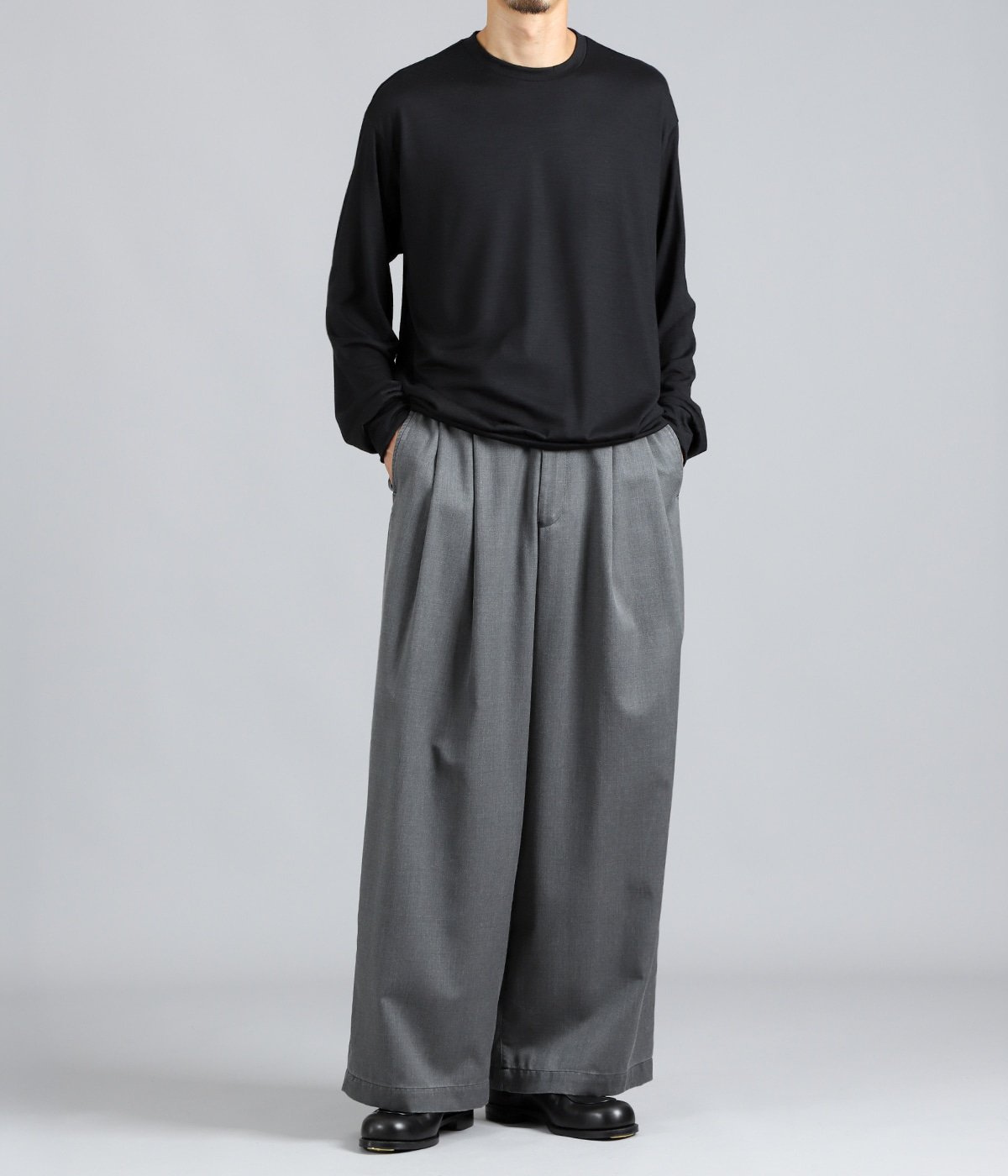 model(175cm / 60kg)B85 W75 H92 着用サイズ：2(M)