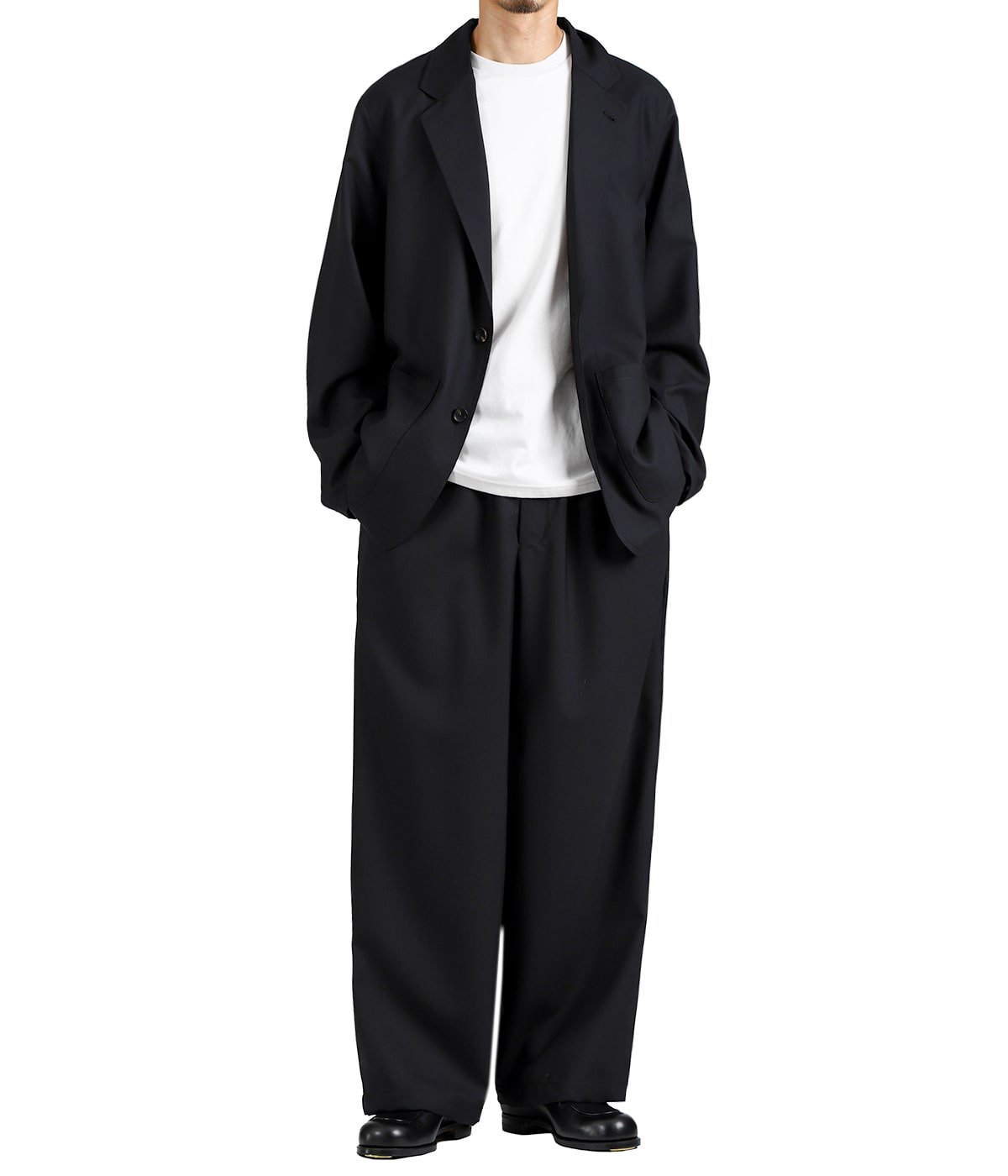 PANTS：別注 WIDE CYLINDER FIT EASY PANT -2/60 WOOL TROPICAL MELANGE- を着用