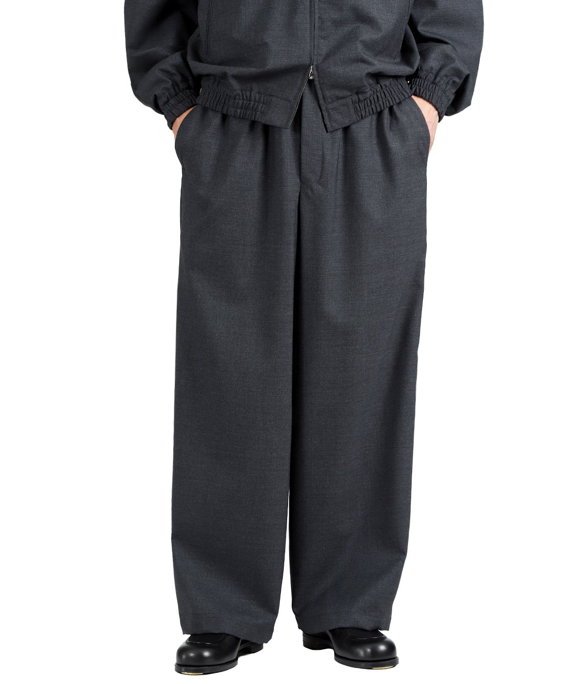 model(175cm / 60kg)B85 W75 H92 着用サイズ：2(M)