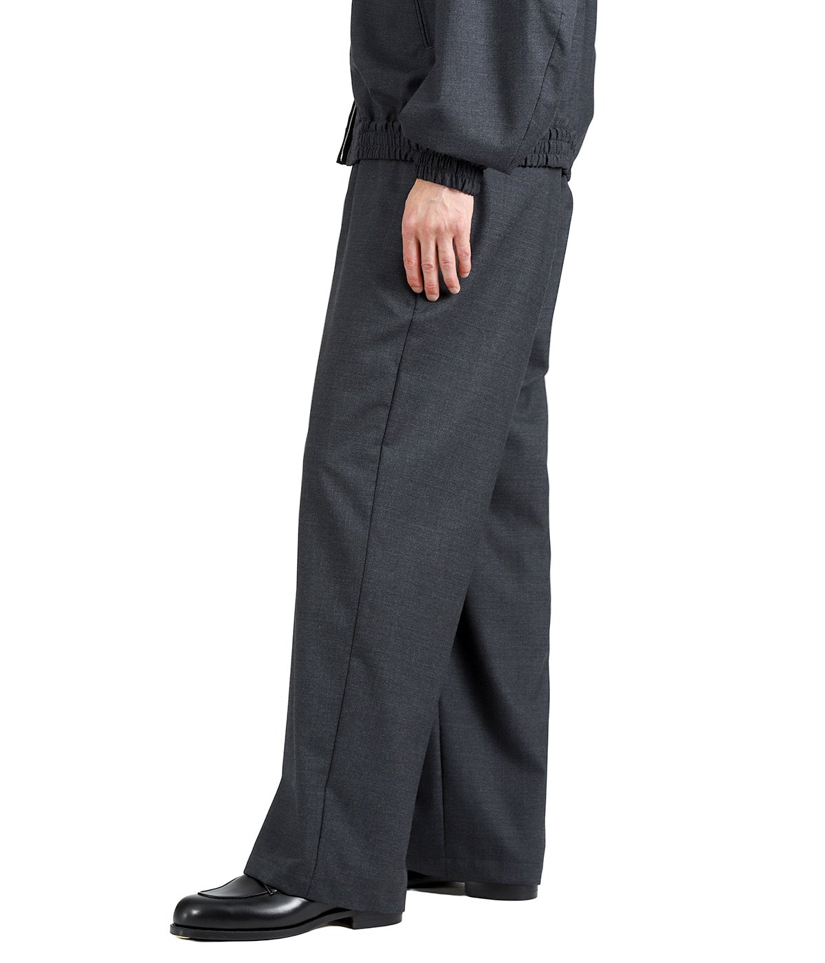 model(175cm / 60kg)B85 W75 H92 着用サイズ：2(M)