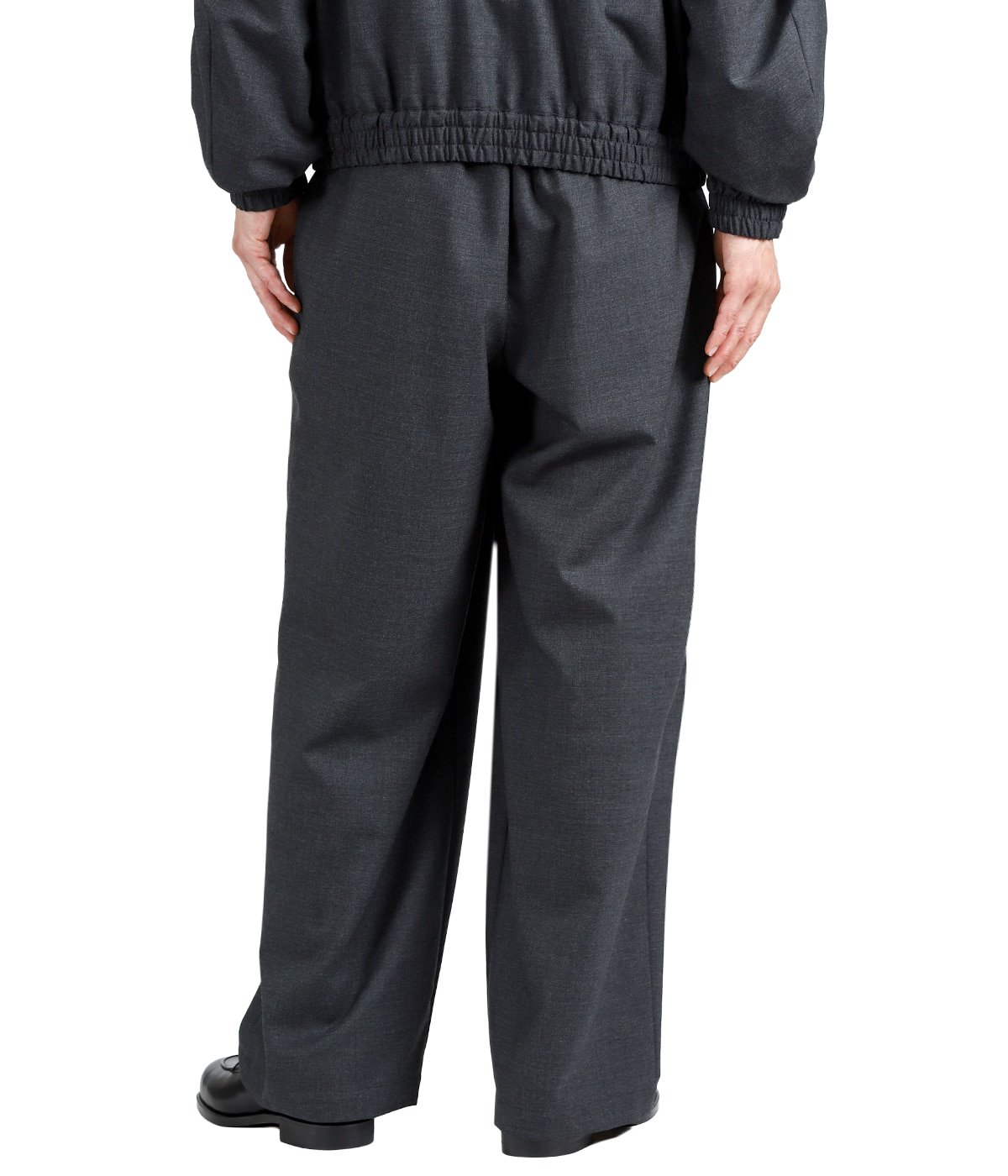 model(175cm / 60kg)B85 W75 H92 着用サイズ：2(M)