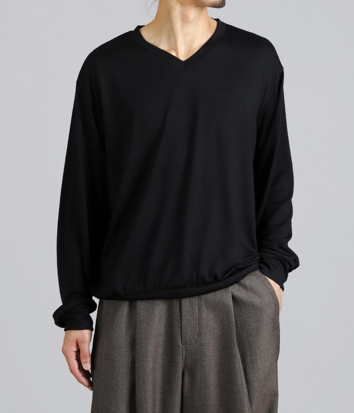 model(175cm / 60kg)B85 W75 H92 着用サイズ：2(M)