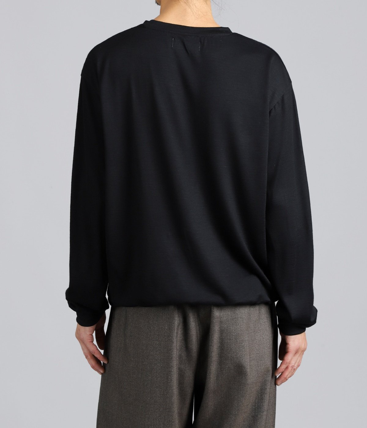 model(175cm / 60kg)B85 W75 H92 着用サイズ：2(M)