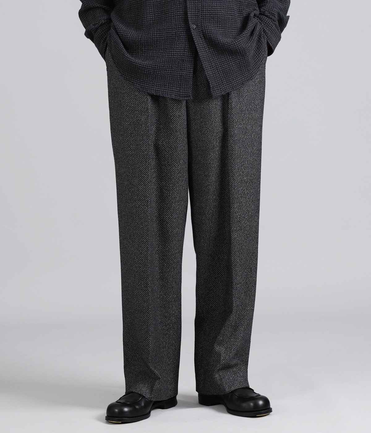 model（175cm / 60kg）B85 W75 H92 着用サイズ：S
