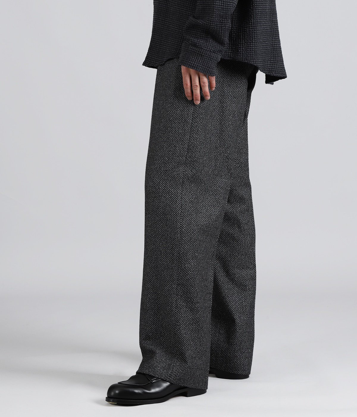 model（175cm / 60kg）B85 W75 H92 着用サイズ：S