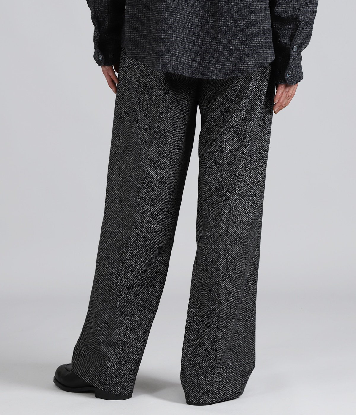 model（175cm / 60kg）B85 W75 H92 着用サイズ：S
