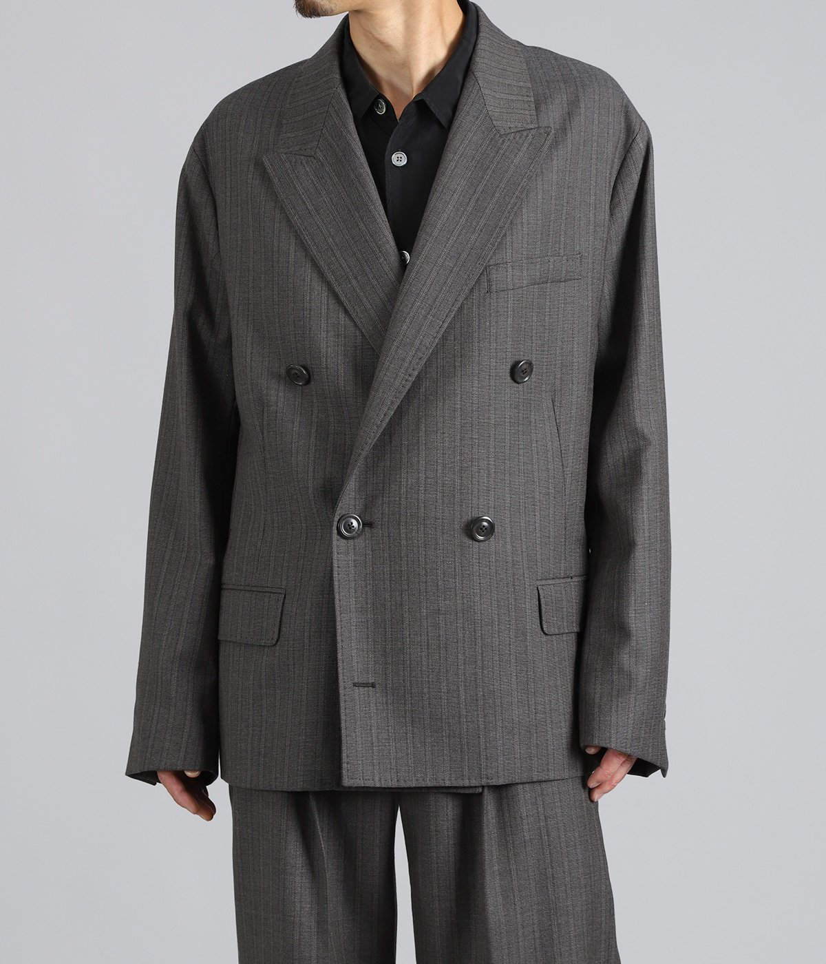 model（175cm / 60kg）B85 W75 H92 着用サイズ：44