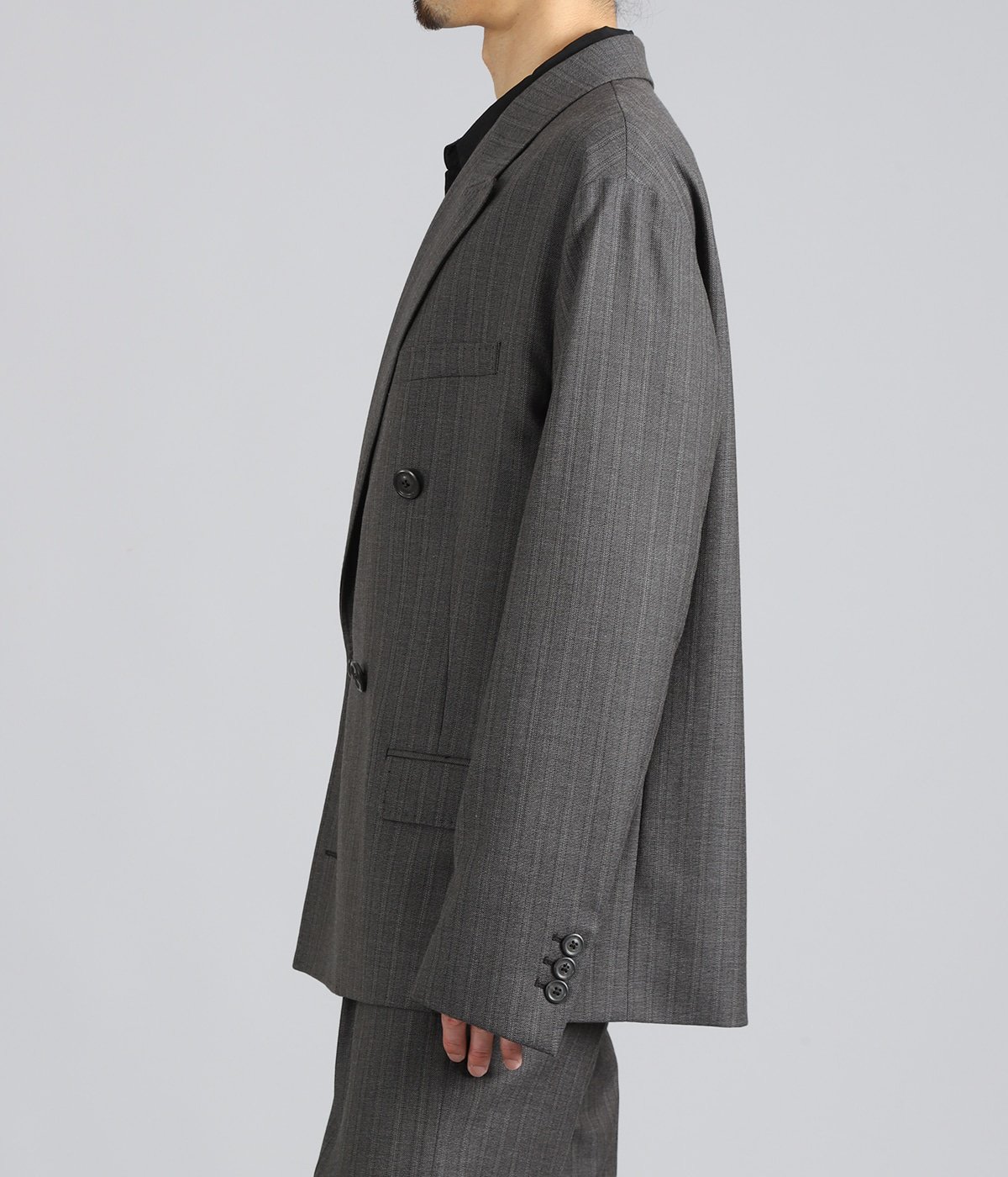 model（175cm / 60kg）B85 W75 H92 着用サイズ：44