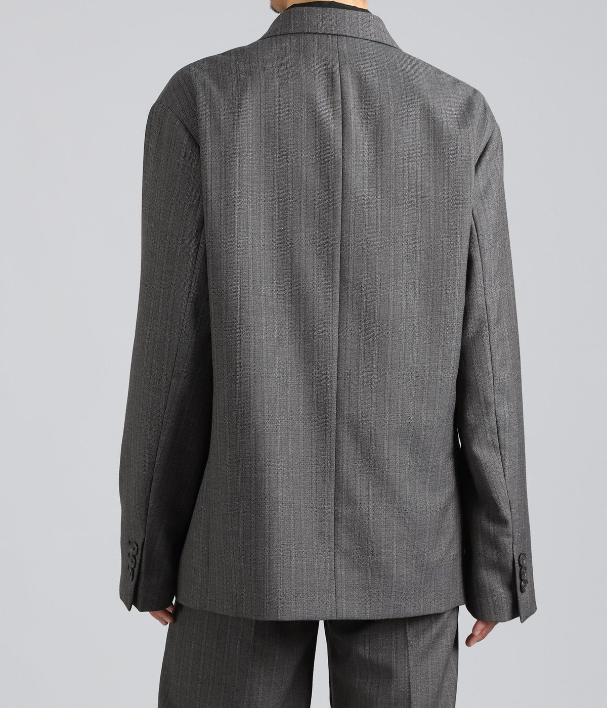 model（175cm / 60kg）B85 W75 H92 着用サイズ：44