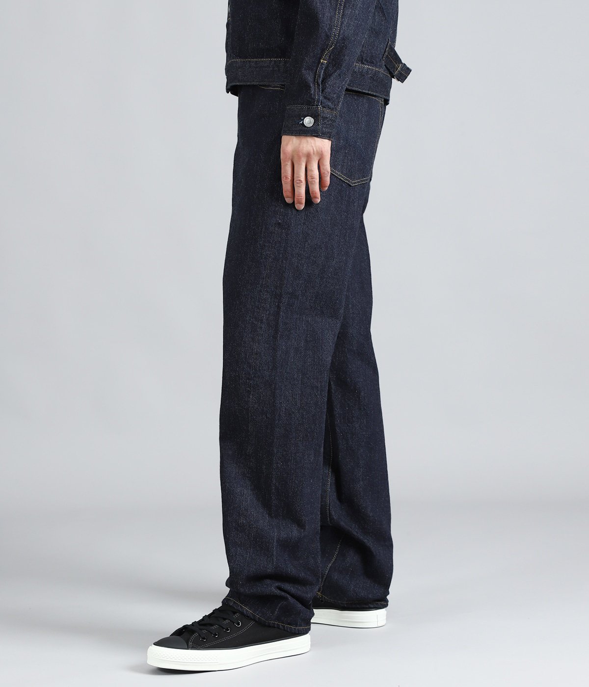 model（175cm / 60kg）B85 W75 H92 着用サイズ：32inch