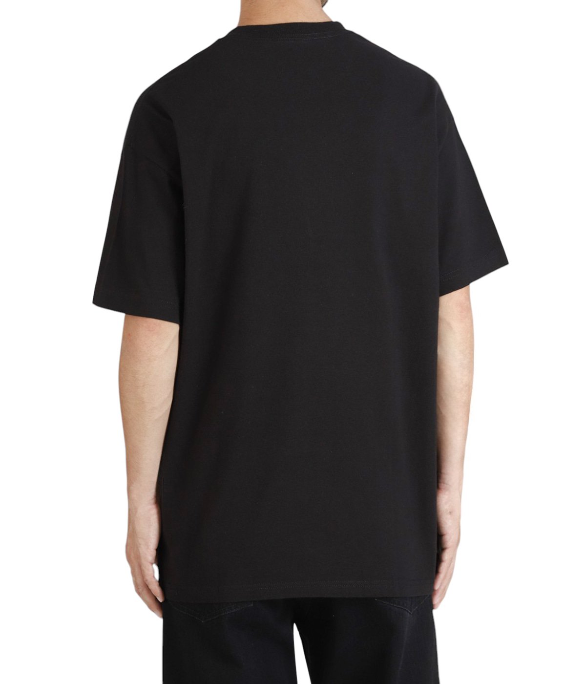 model（184cm / 63kg）B85 W80 H102 着用サイズ：XL